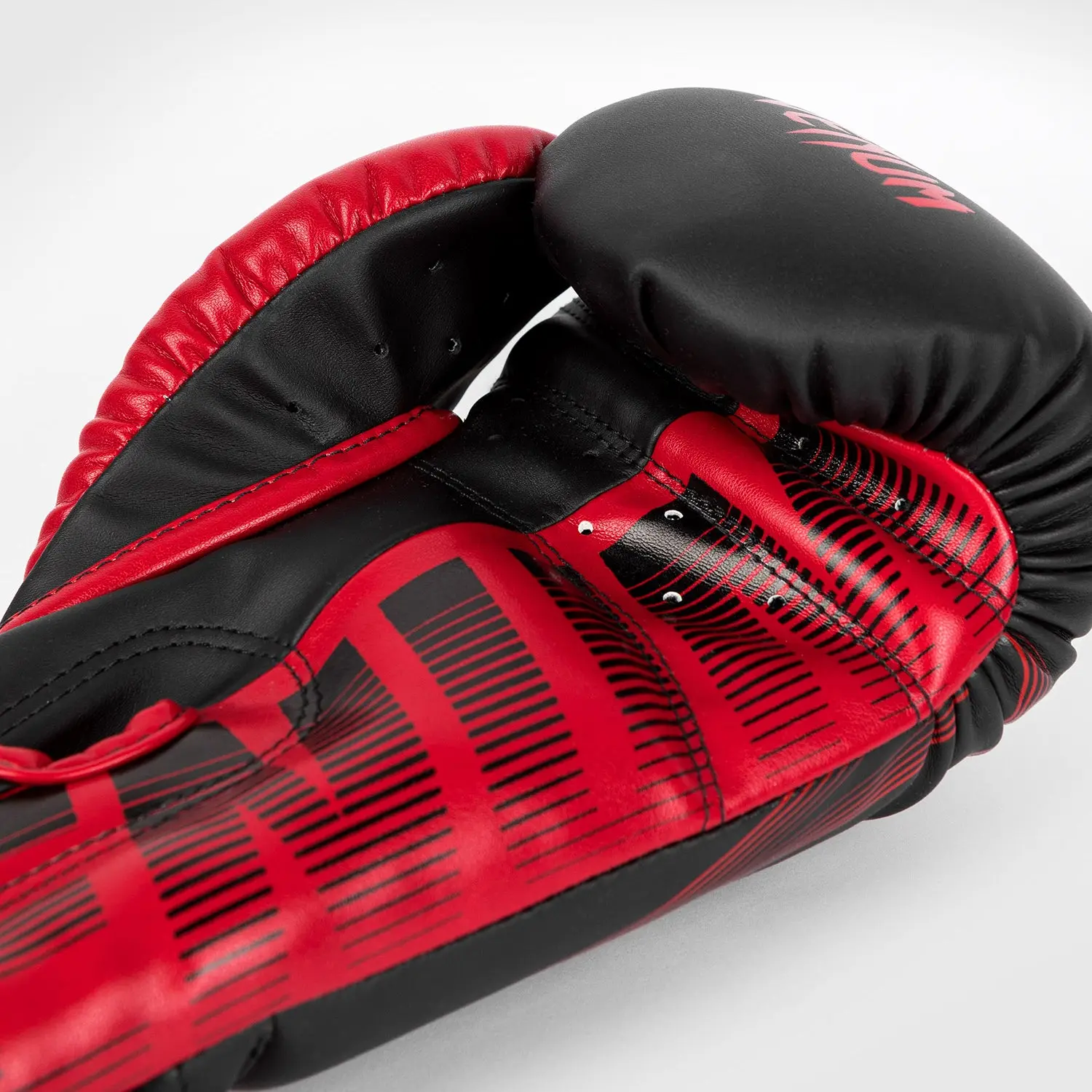 RWS x Venum Boxing Gloves - Black, детайл от материята