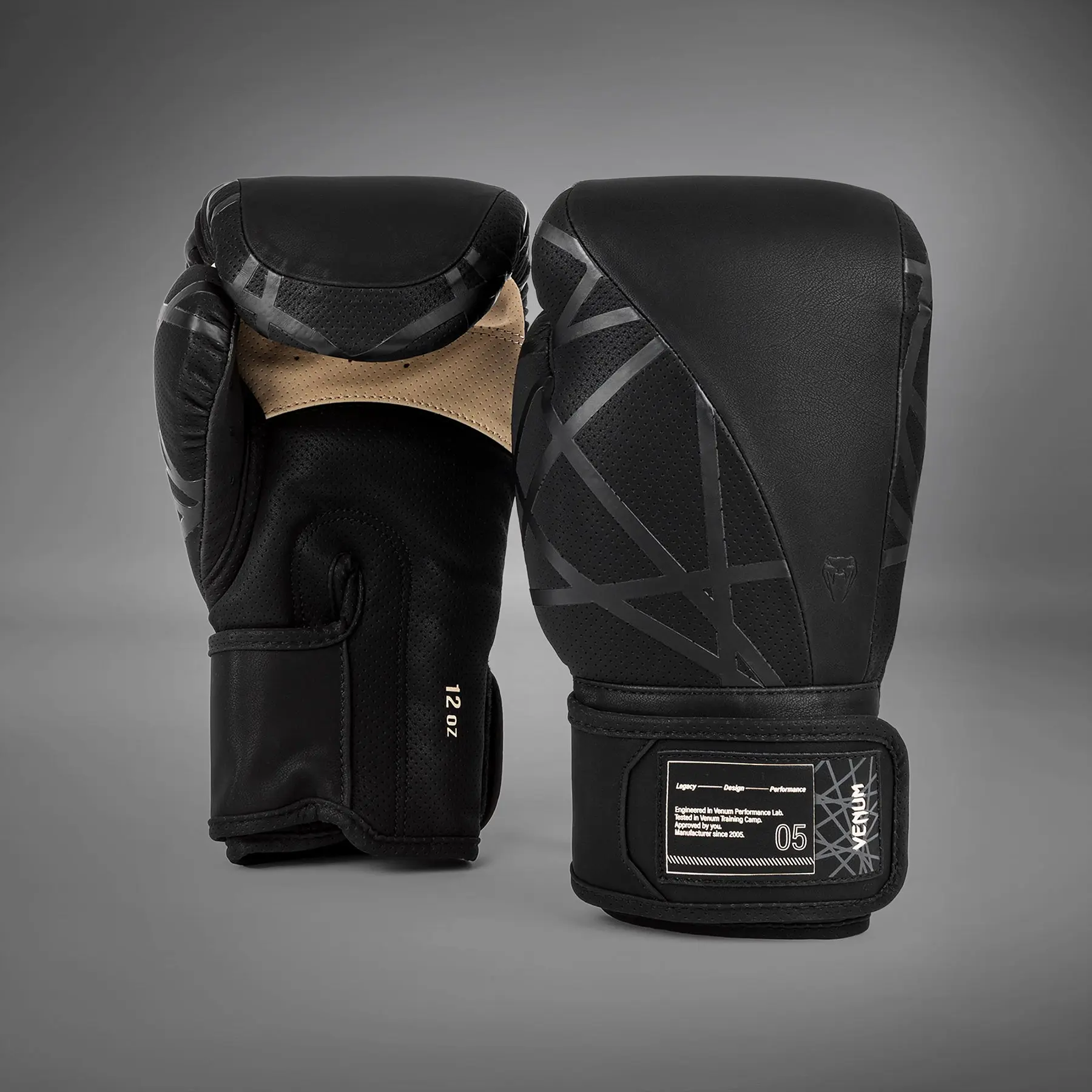 Venum Tecmo 2.0 Boxing Gloves - Black преден изглед