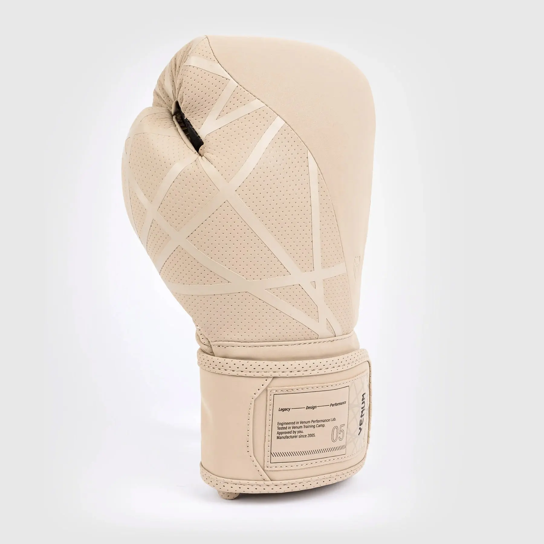 Venum Tecmo 2.0 Boxing Gloves - Sand детайлен изглед