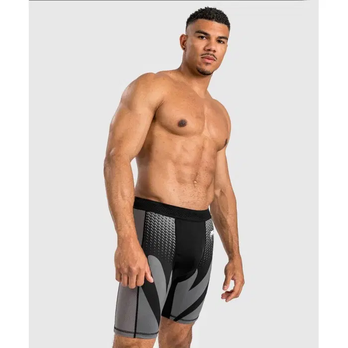 Тренировъчен клин с къси крачоли -  Venum Attack Vale Tudo Short - Black