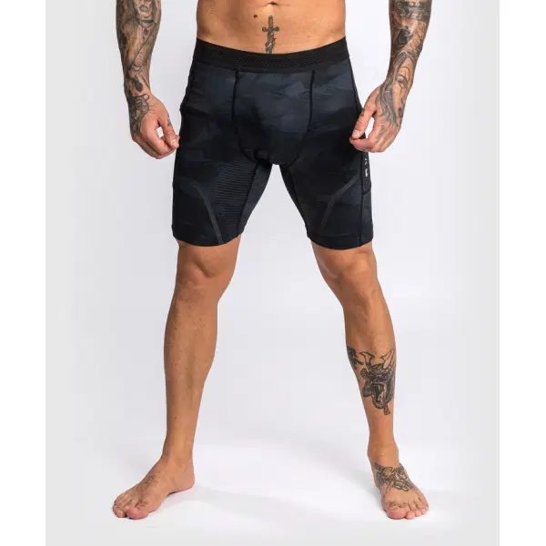 Тренировъчен клин с къси крачоли - Venum Electron 3.0 Vale Tudo Short - Black