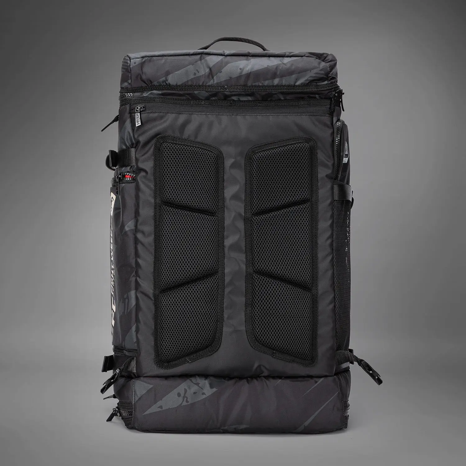 UFC Adrenaline by Venum Fight Week Duffle Bag - Urban Camo, заден изглед с подплатен панел