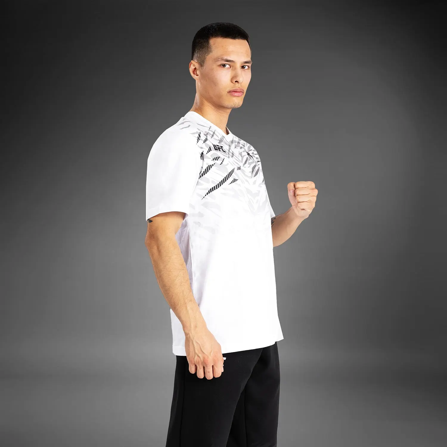Venum Тениска - UFC Fusion by Venum Men's Replica Short Sleeve T-Shirt - White, мъж в профил