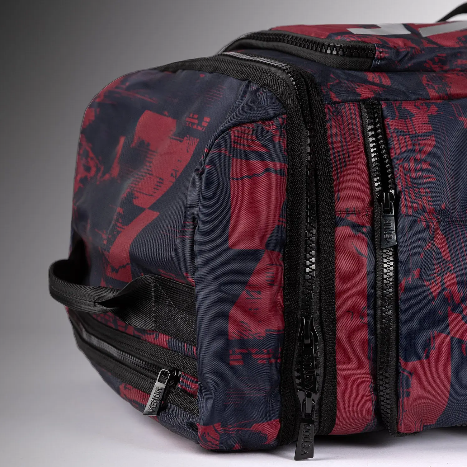 Venum Unisex UFC Zenith by Venum Burgundy Authentic Fight Week Gear Bag (48L) детайл ципове