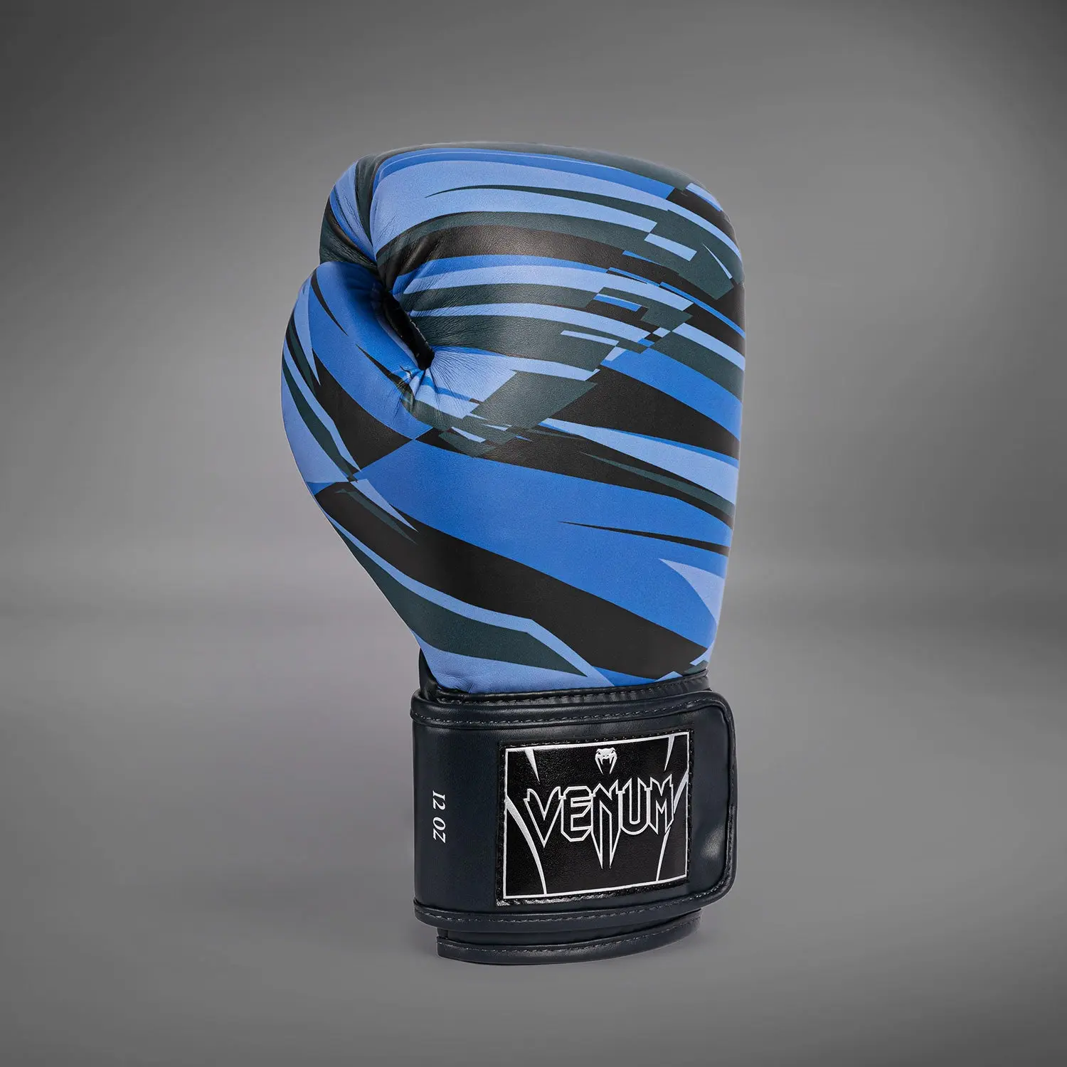 Venum Abyss Boxing Gloves - Shadow Blue, страничен изглед на единична ръкавица