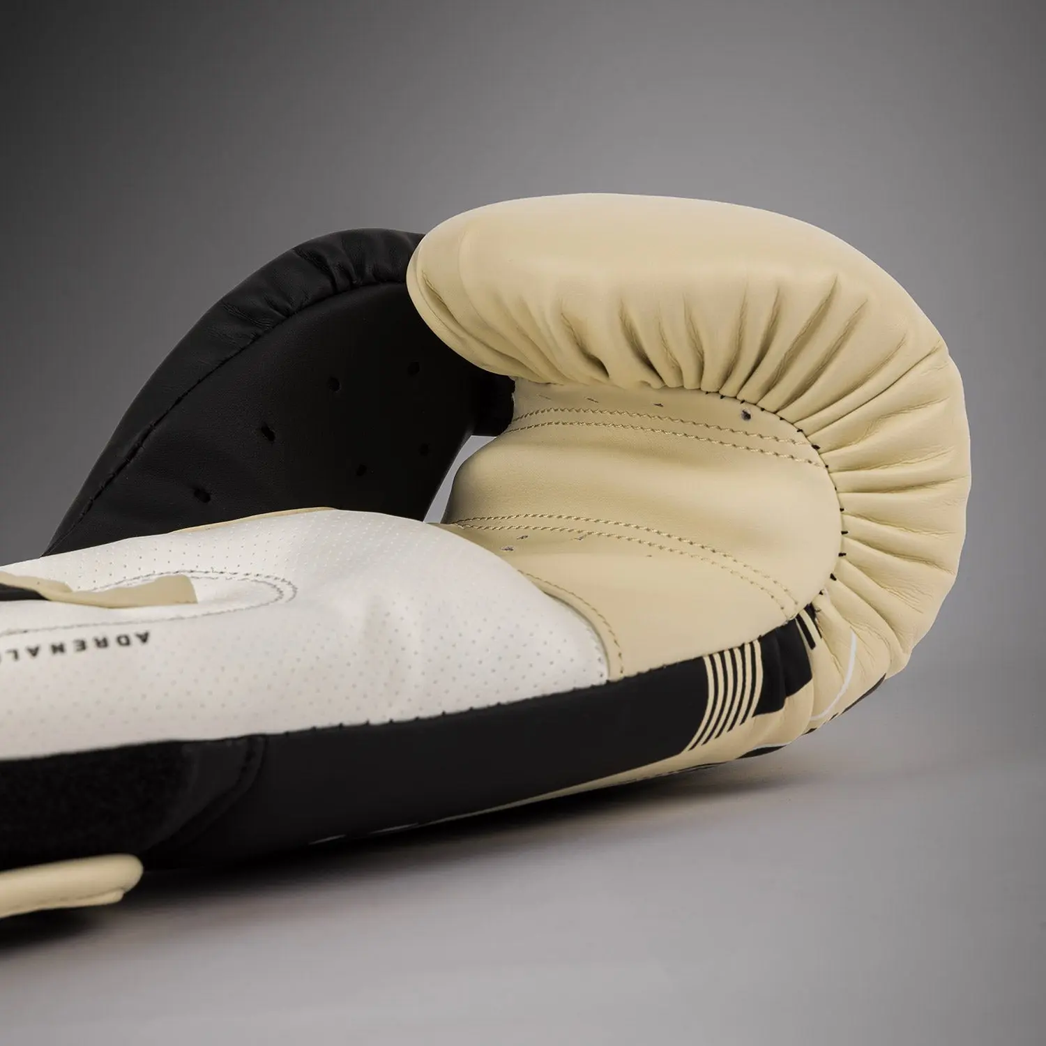 Venum Adrenaline Boxing Gloves - Black/ Ivory, детайл от подплатата