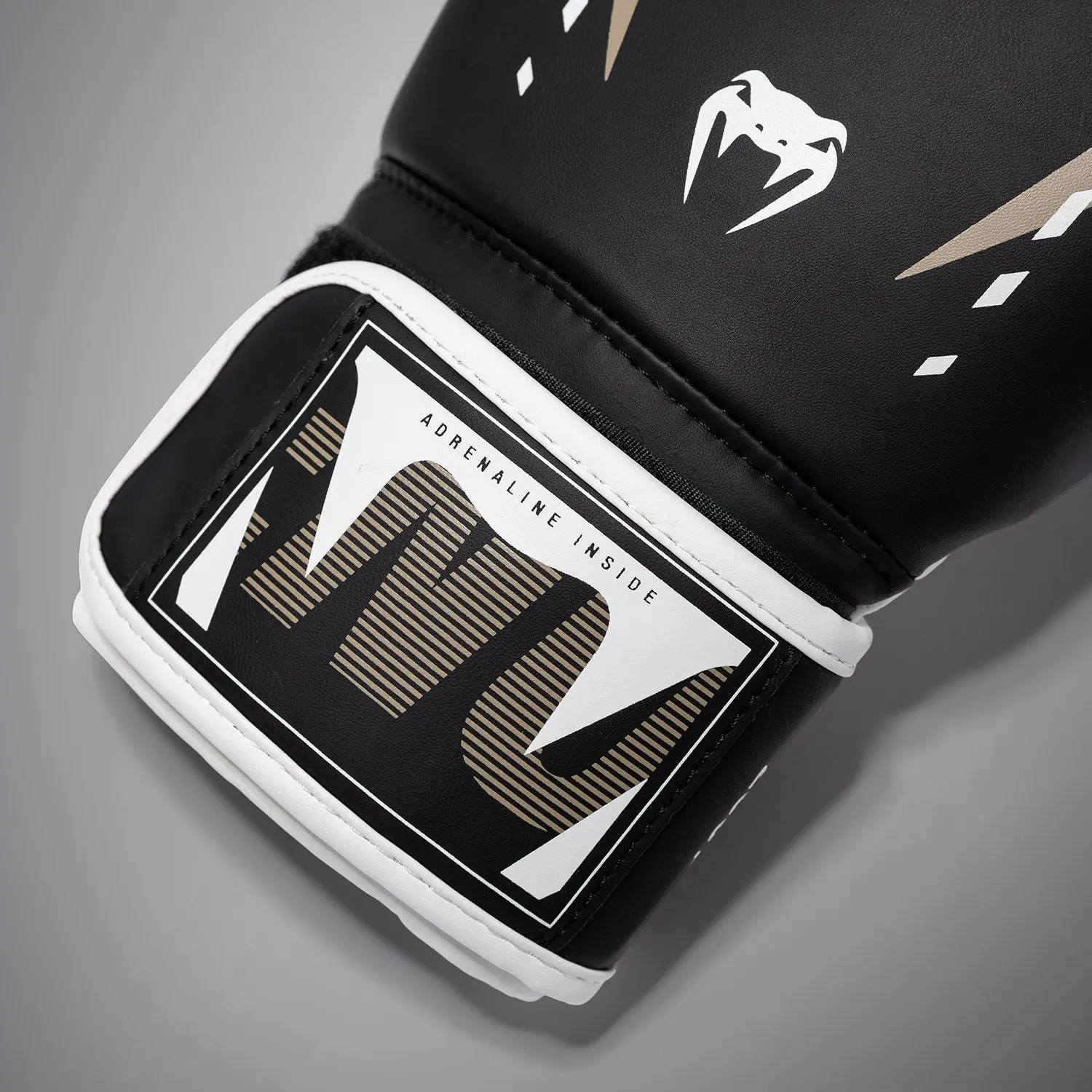 Venum Adrenaline Boxing Gloves - Black/Sand - детайлен изглед на лого