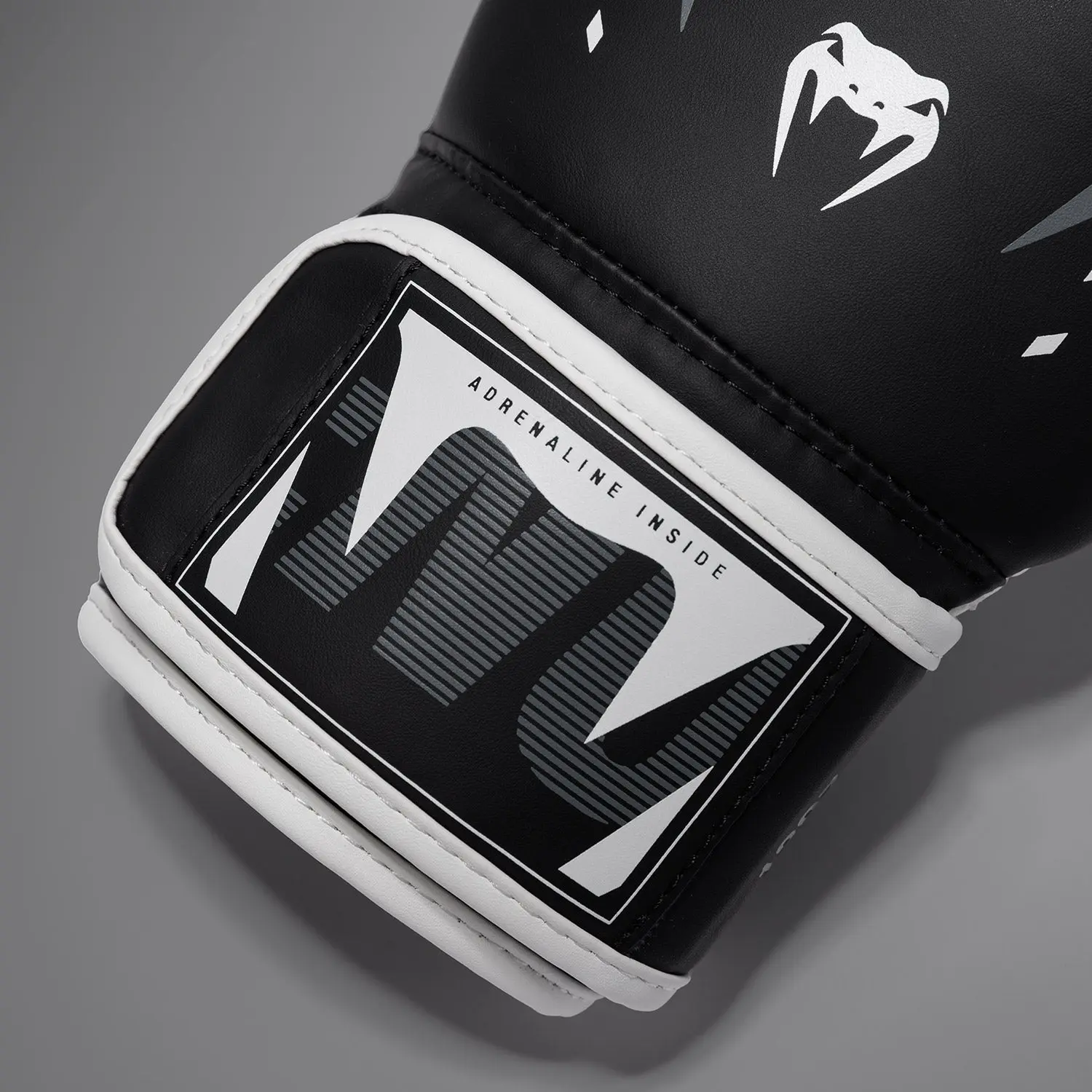 Venum Adrenaline Boxing Gloves - Black/Silver Grey детайл на етикет