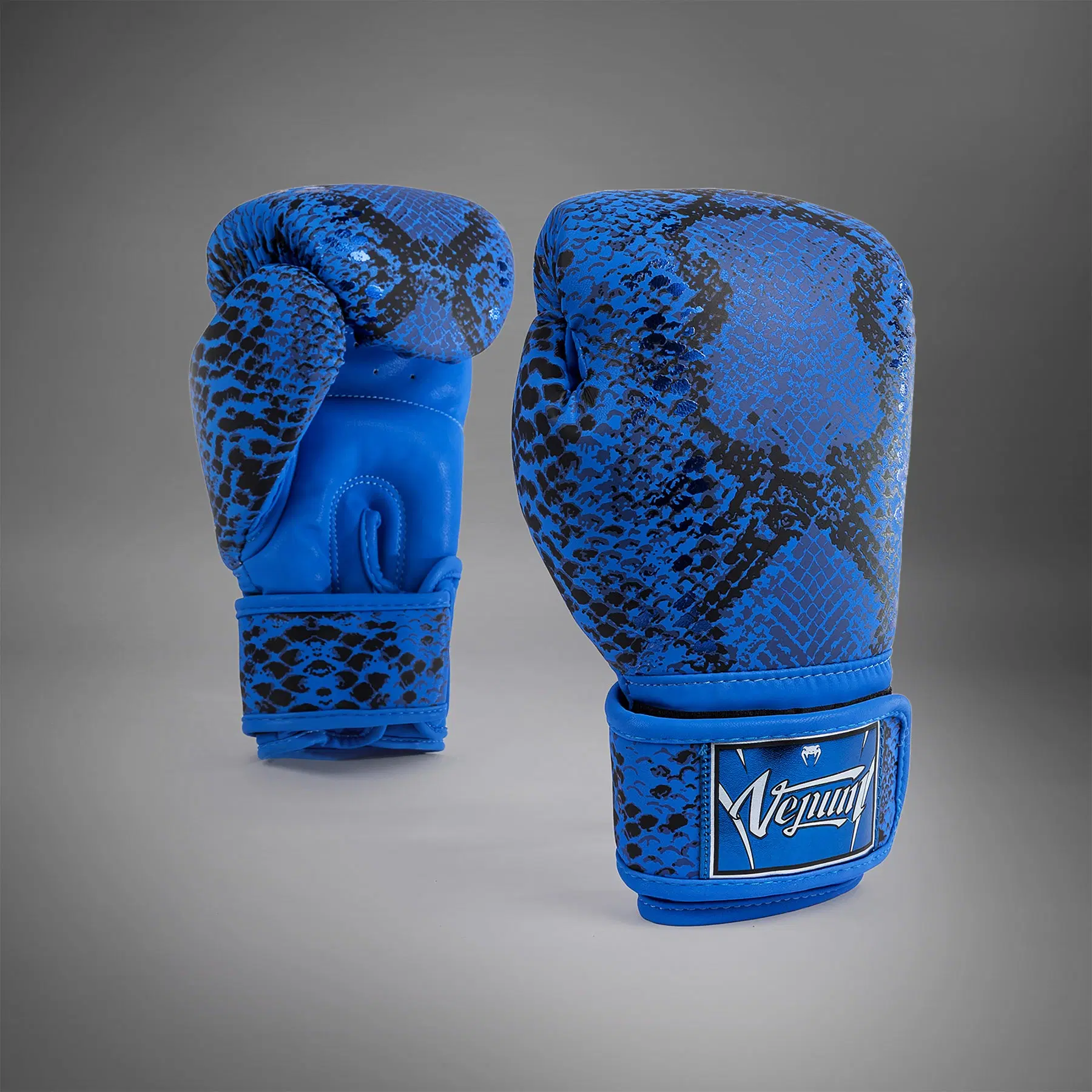 Venum Amazonia Boxing Gloves Ultramarine Blue преден изглед