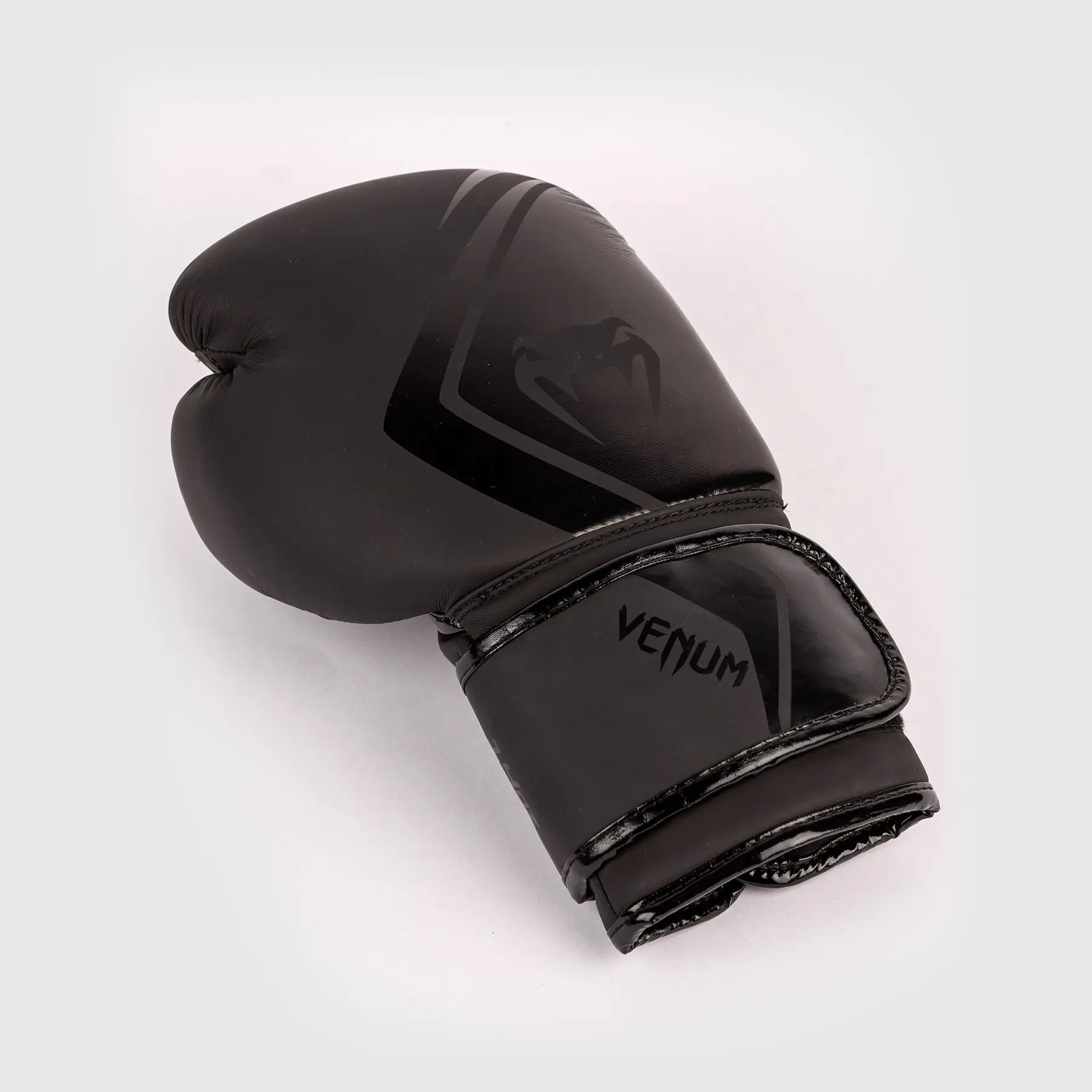 Venum Boxing Gloves Contender 2.0 - Black/Black страничен изглед