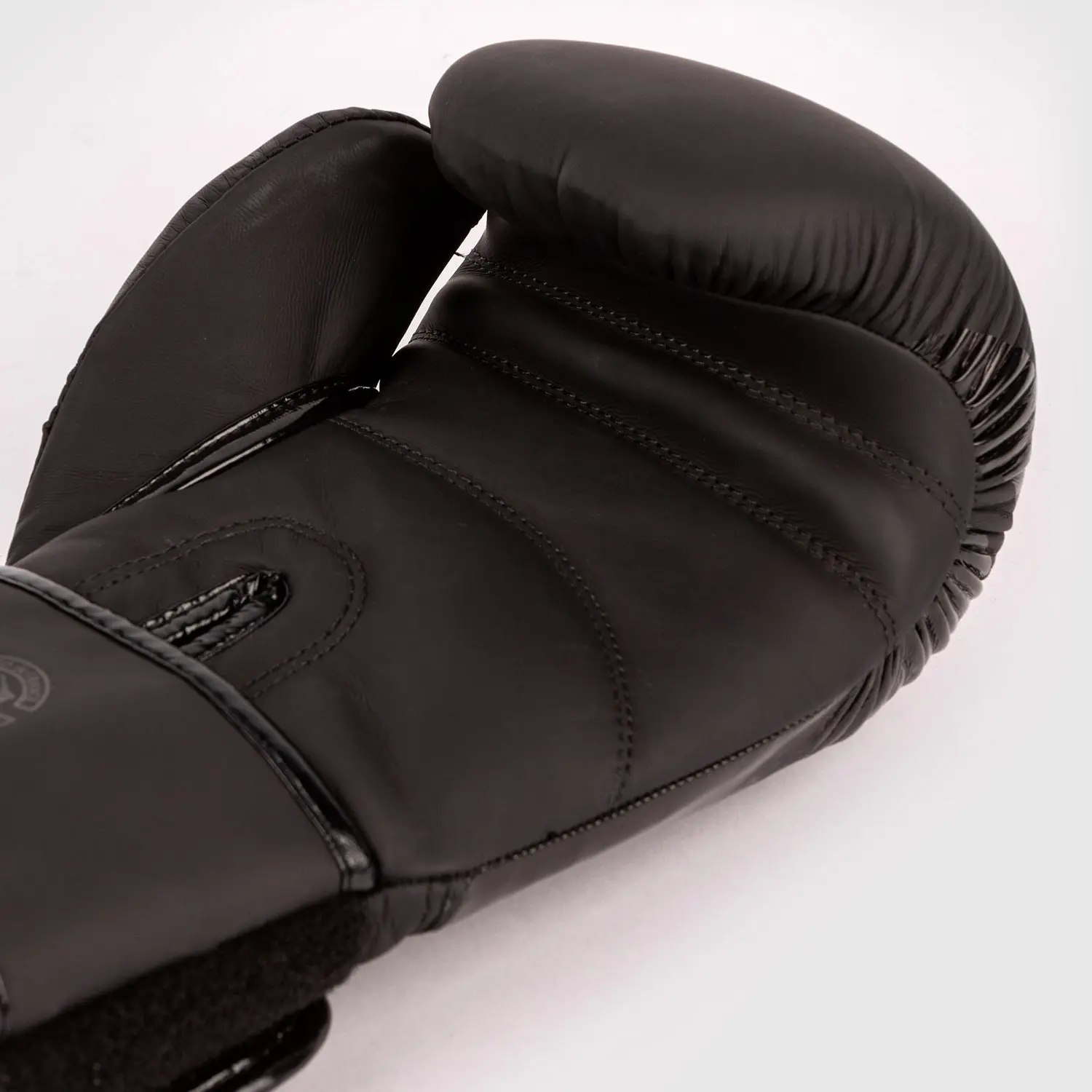 Venum Boxing Gloves Contender 2.0 - Black/Black изглед отвътре