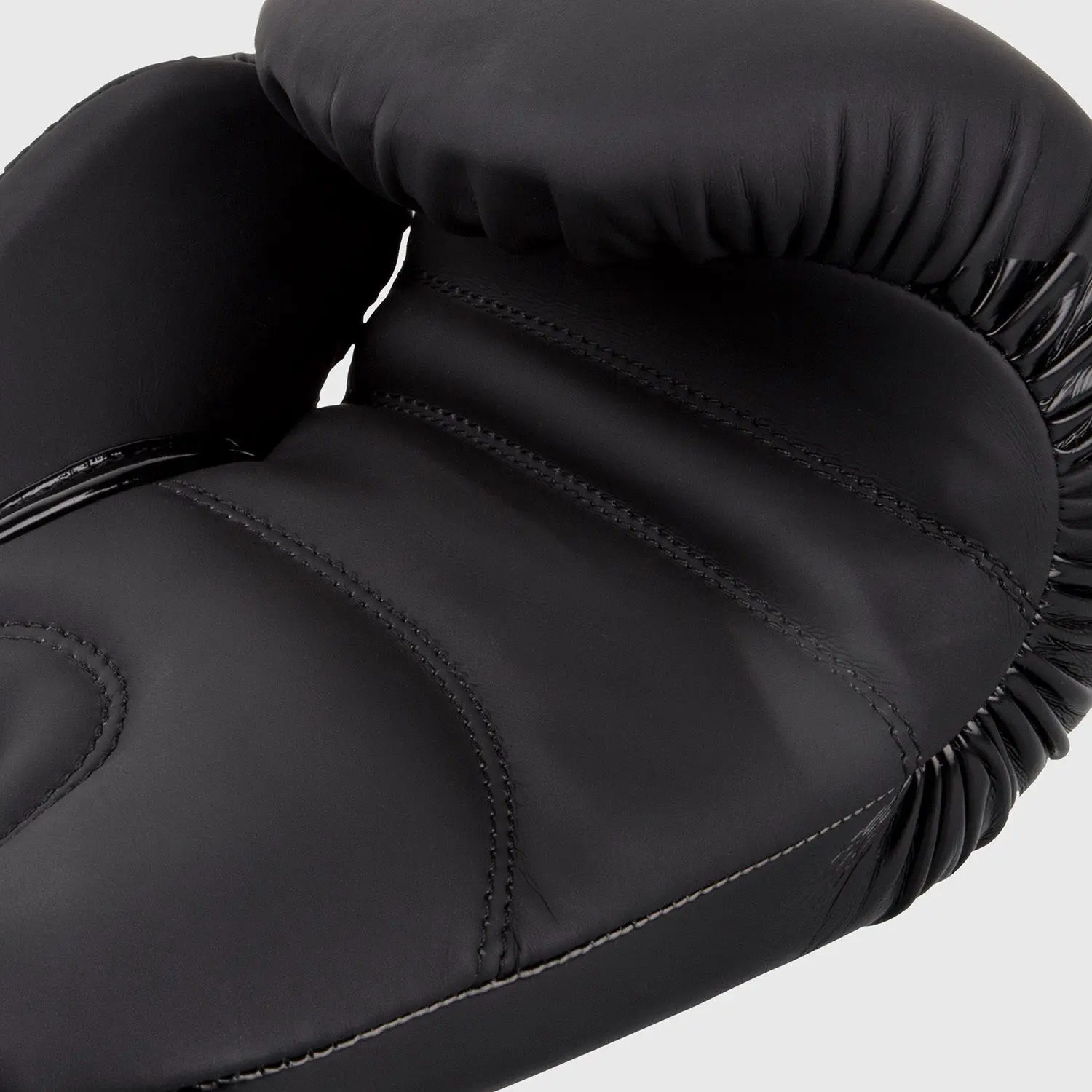 Venum Boxing Gloves Contender 2.0 - Black/Grey-White, детайл на шевове