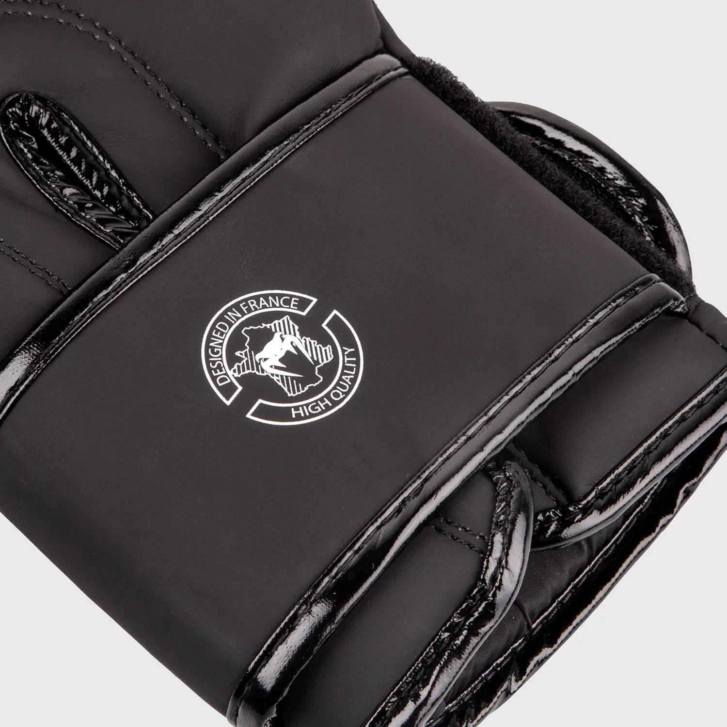 Venum Boxing Gloves Contender 2.0 - Black/Grey-White, етикет "Designed in France, High Quality"