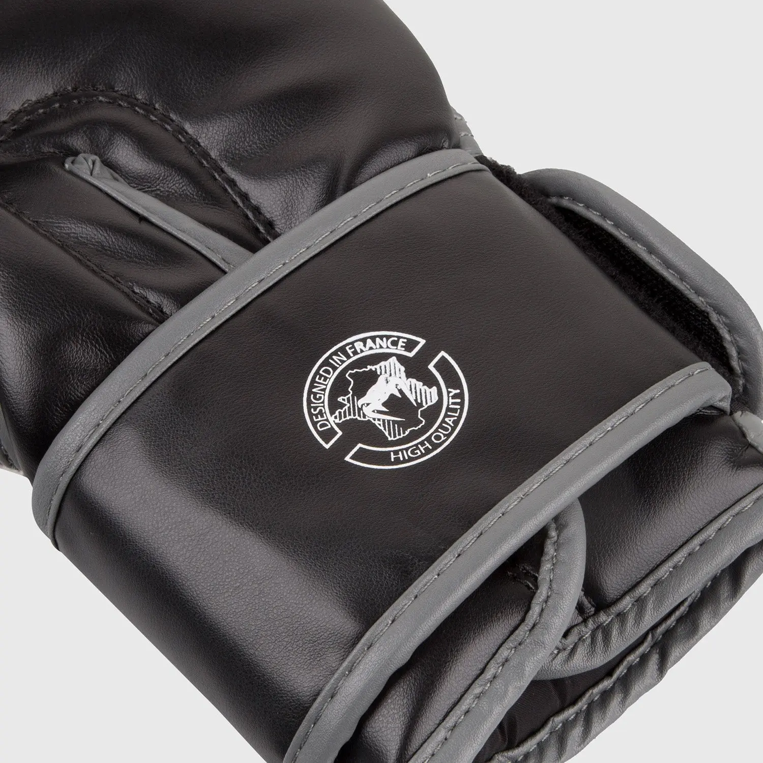 Venum Boxing Gloves Contender 2.0 - Made in France етикет