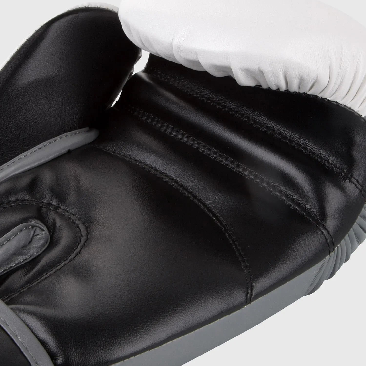 Venum Boxing Gloves Contender 2.0 - детайл от шевовете
