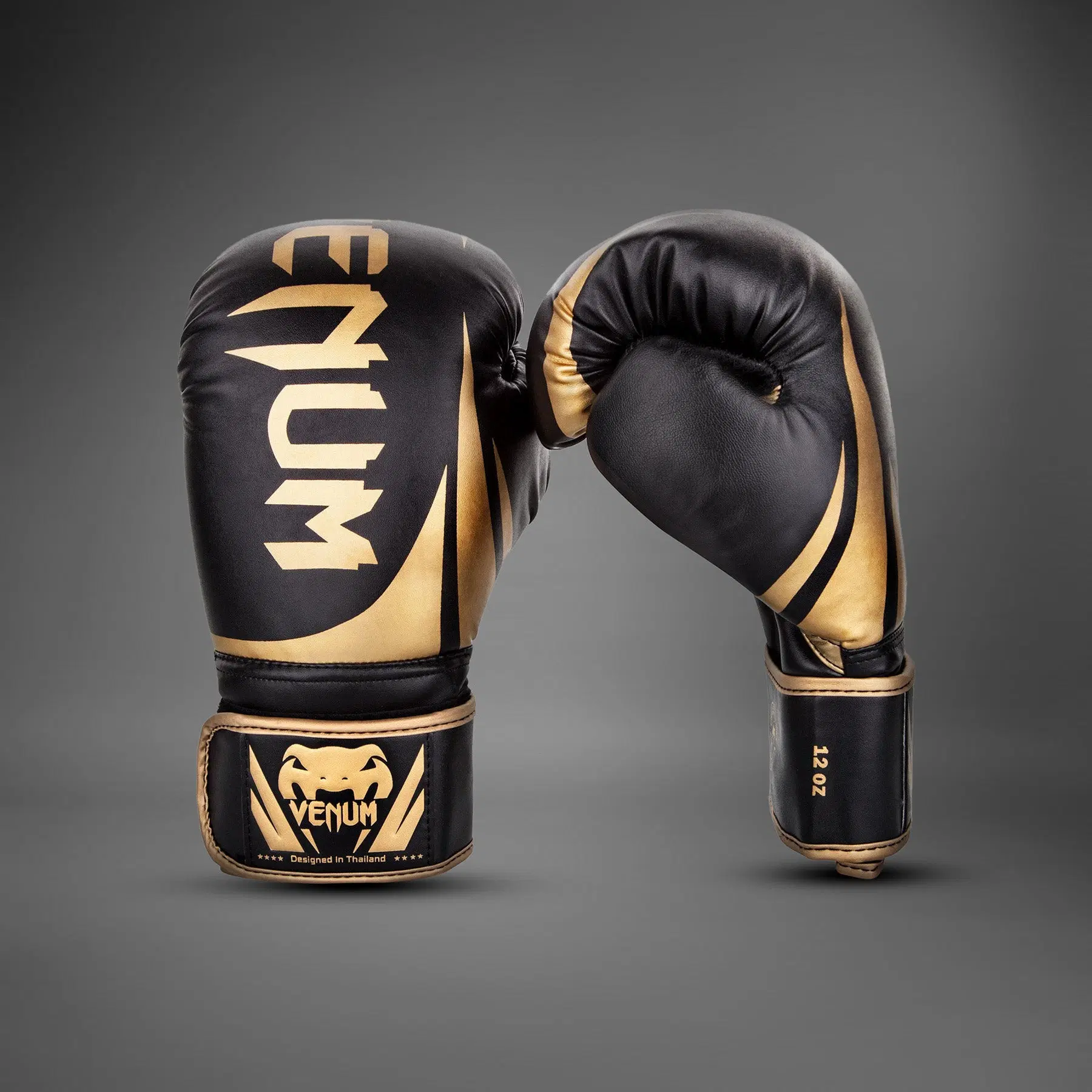 Venum Challenger 2.0 Boxing Gloves - Black/Gold преден изглед