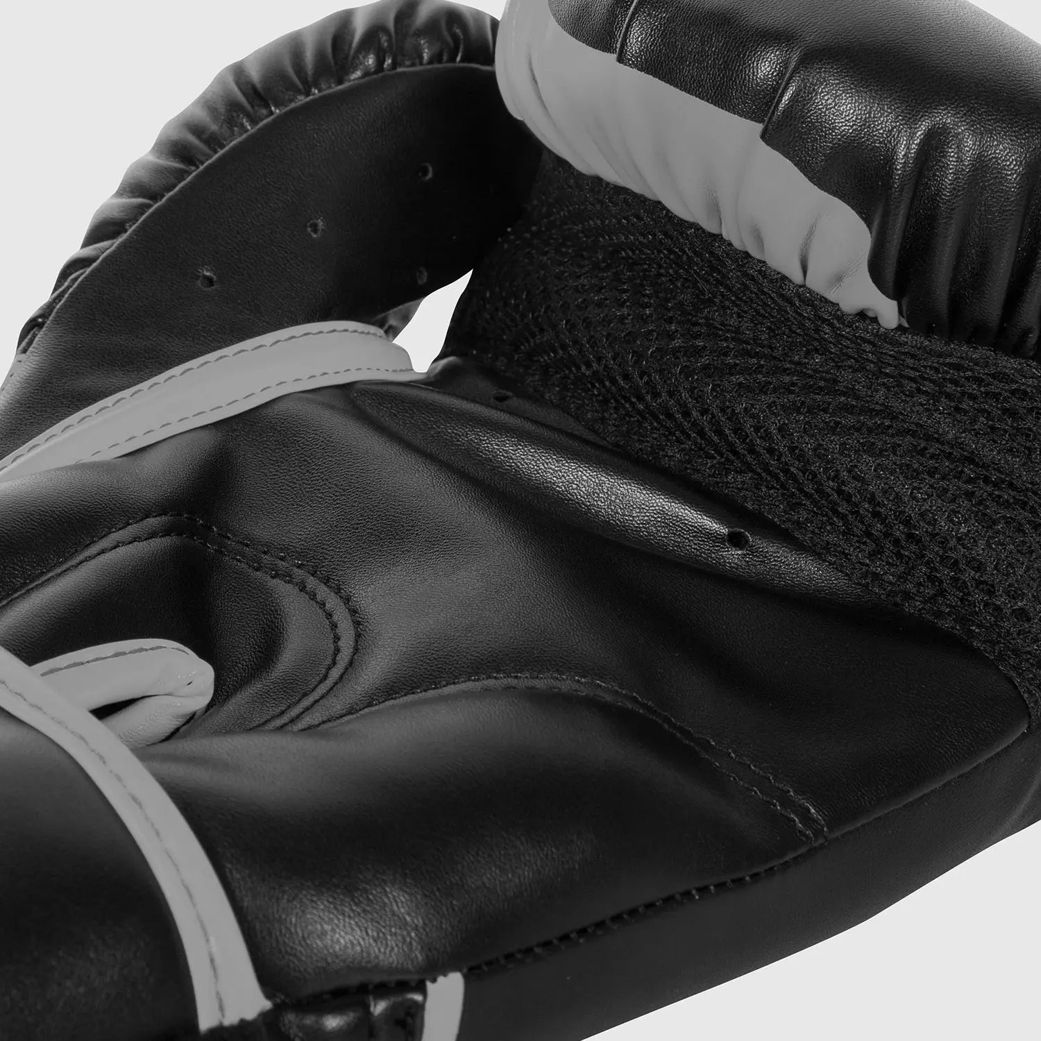 Venum Challenger 2.0 Boxing Gloves - Black/Grey, вътрешен изглед