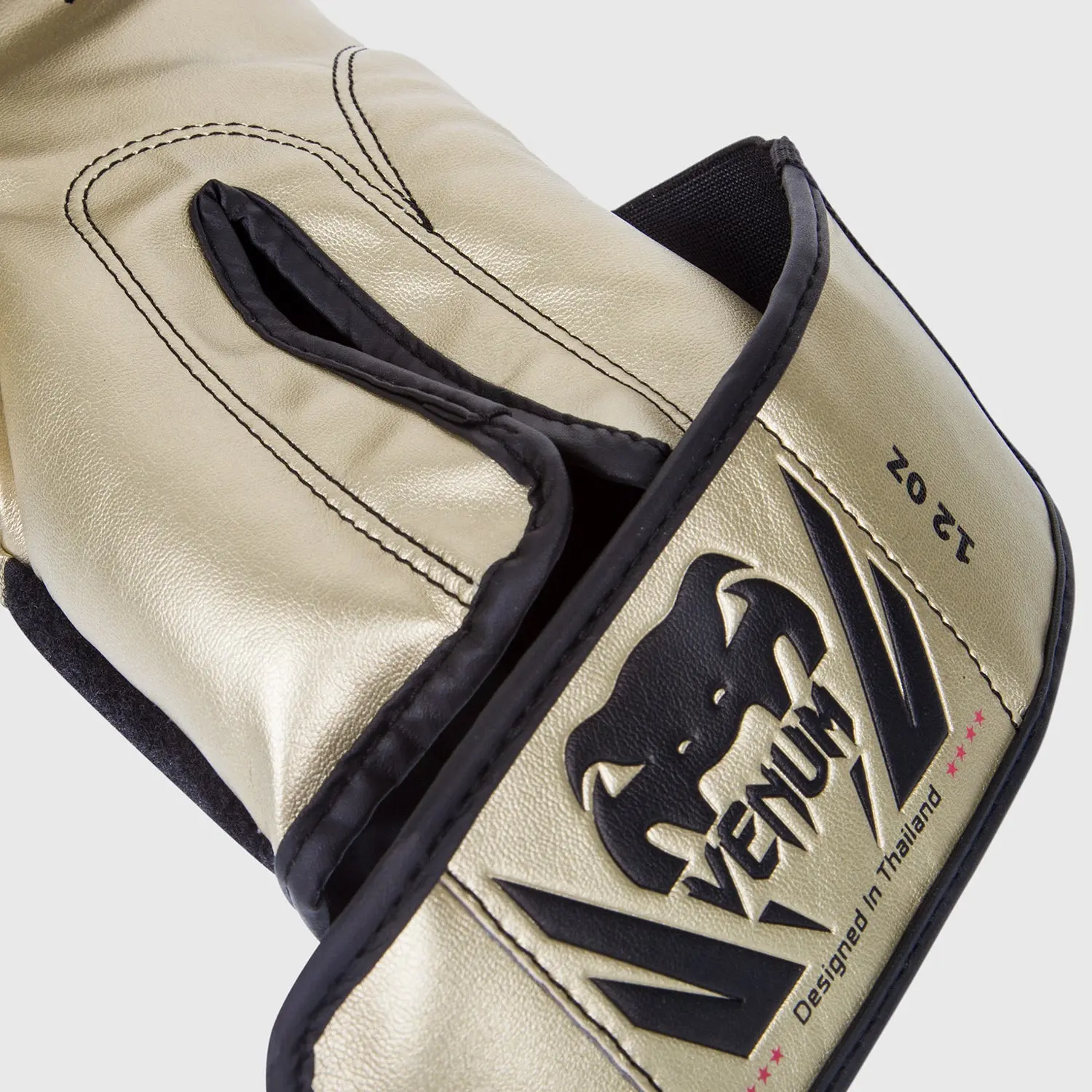 Venum Challenger 2.0 Boxing Gloves - Gold детайл на закопчаване
