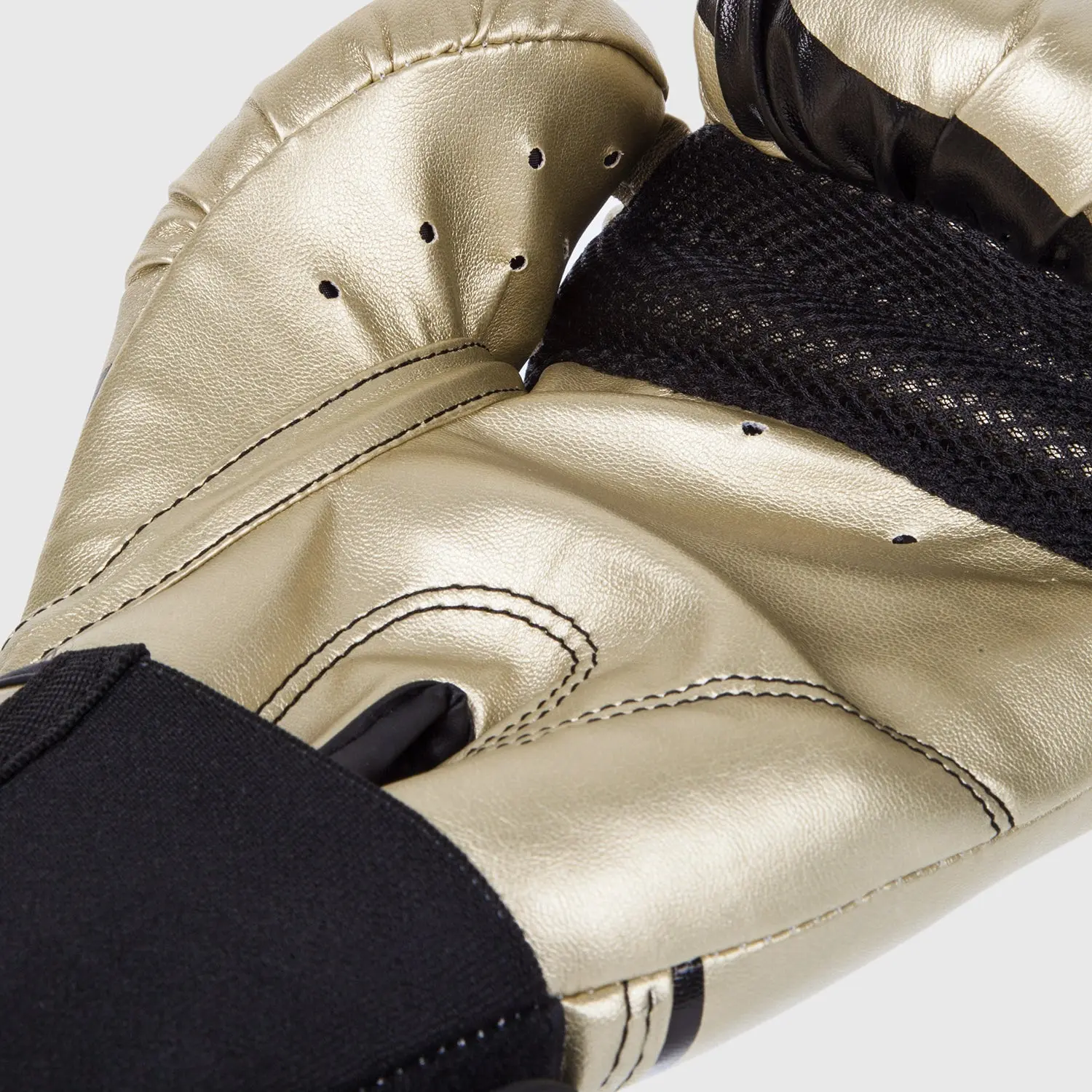 Venum Challenger 2.0 Boxing Gloves - Gold детайл на вентилация