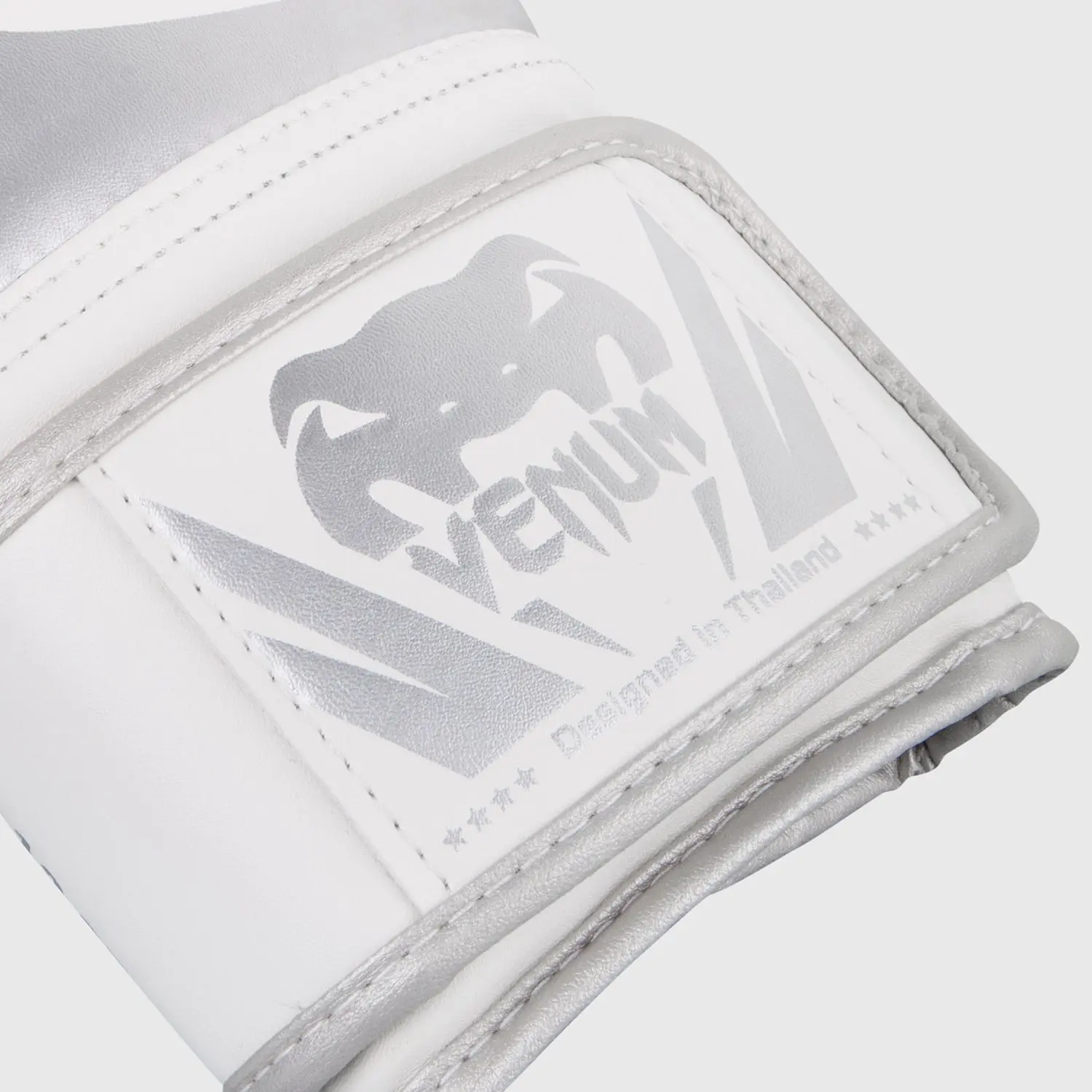 Venum Challenger 2.0 Boxing Gloves - White/Silver лого и дизайн
