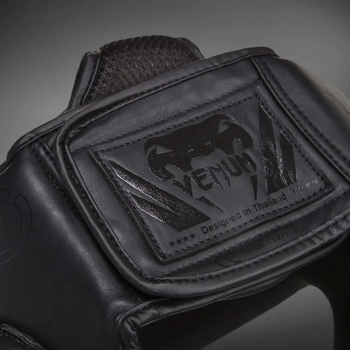 Venum Challenger 2.0 Headgear-Black/Black етикет
