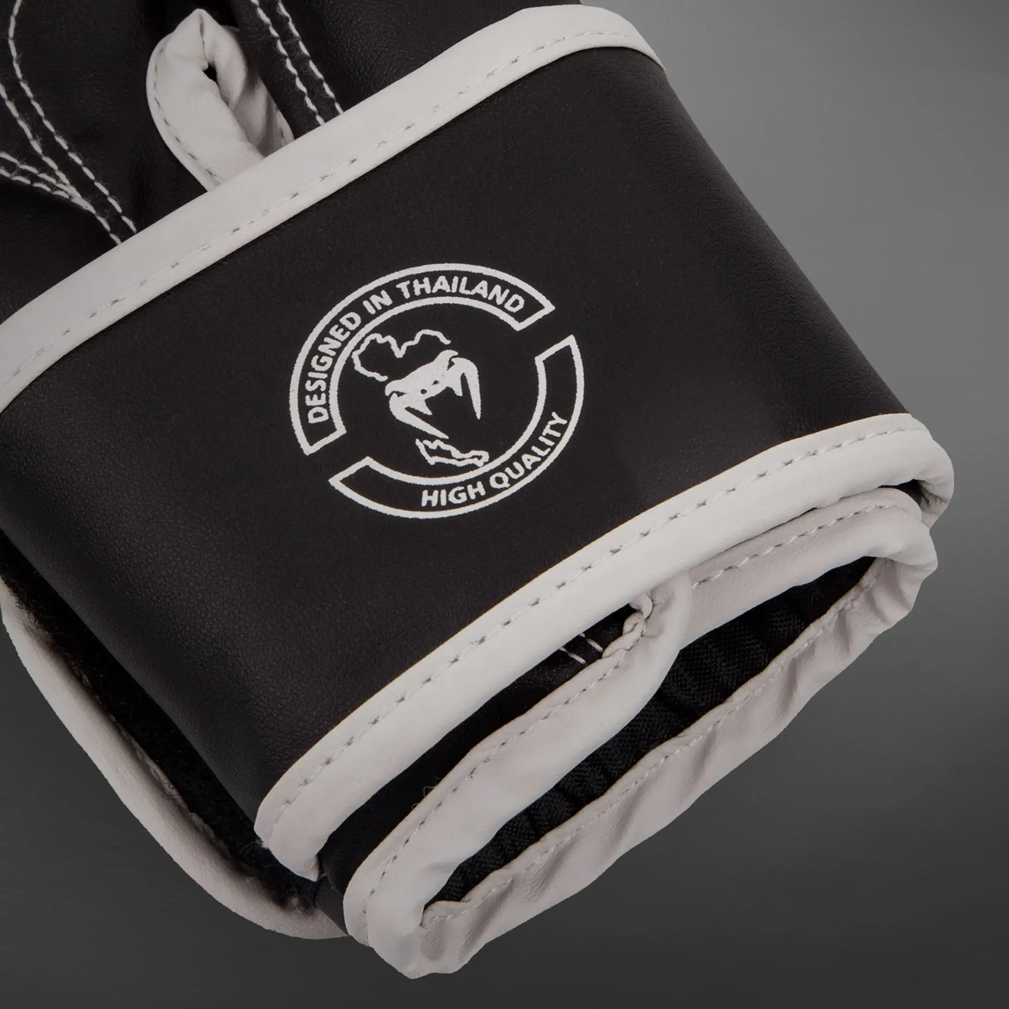 Venum Challenger 2.0 Kids Boxing Gloves - Black/White лого "Designed in Thailand High Quality"