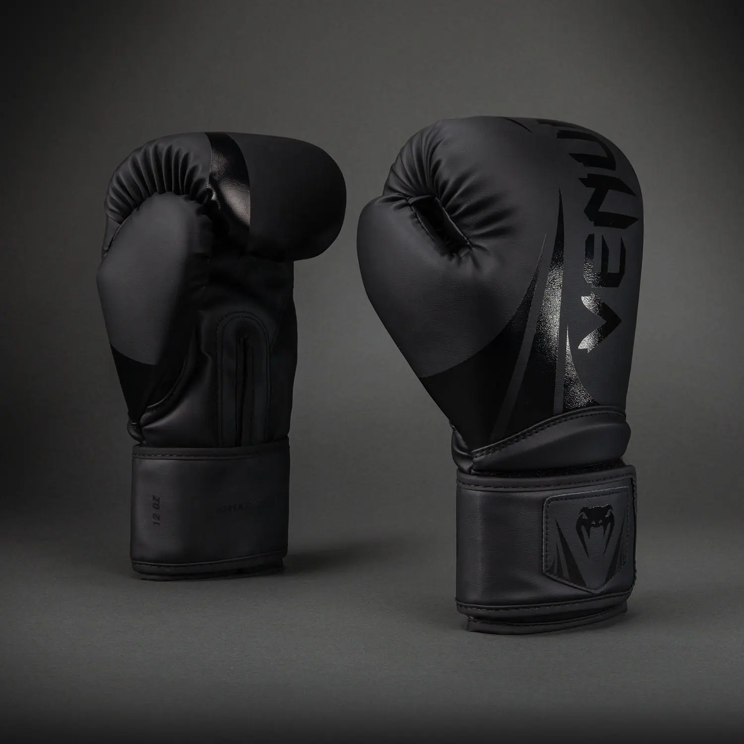 Venum Challenger 2.5 Boxing Gloves – Black/Black, страничен изглед