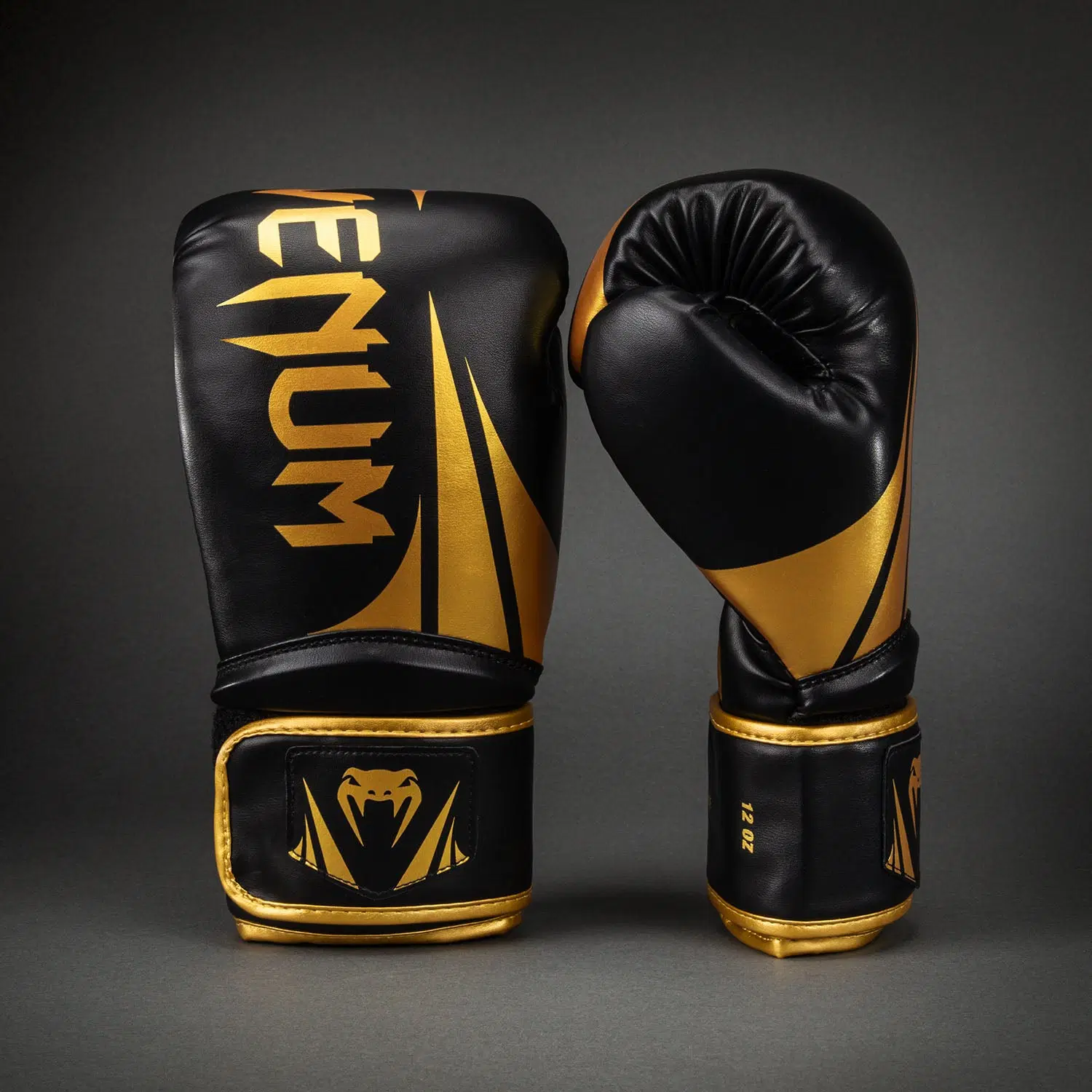 Venum Challenger 2.5 Boxing Gloves – Black/Gold, преден изглед