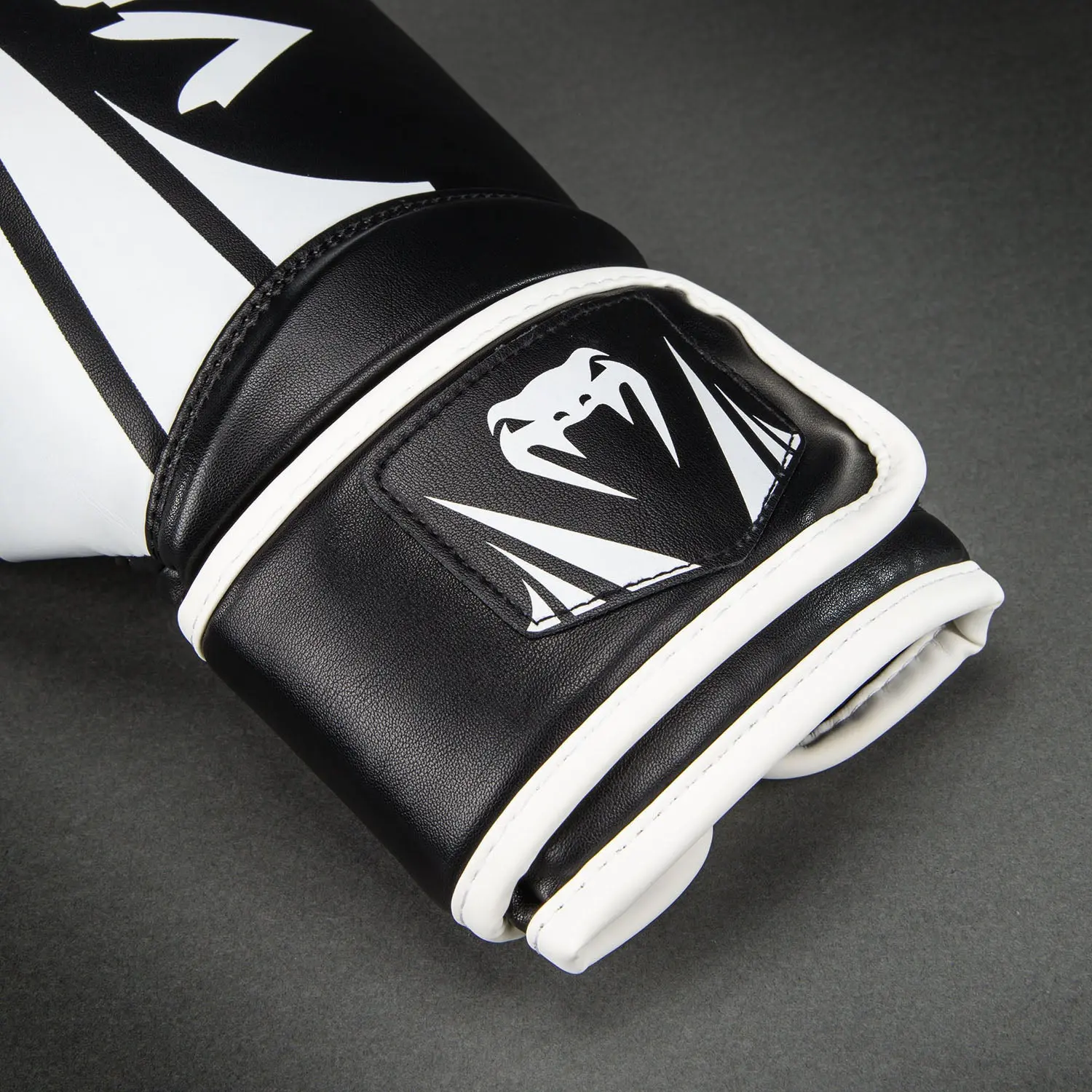 Venum Challenger 2.5 Boxing Gloves – Black/White лого