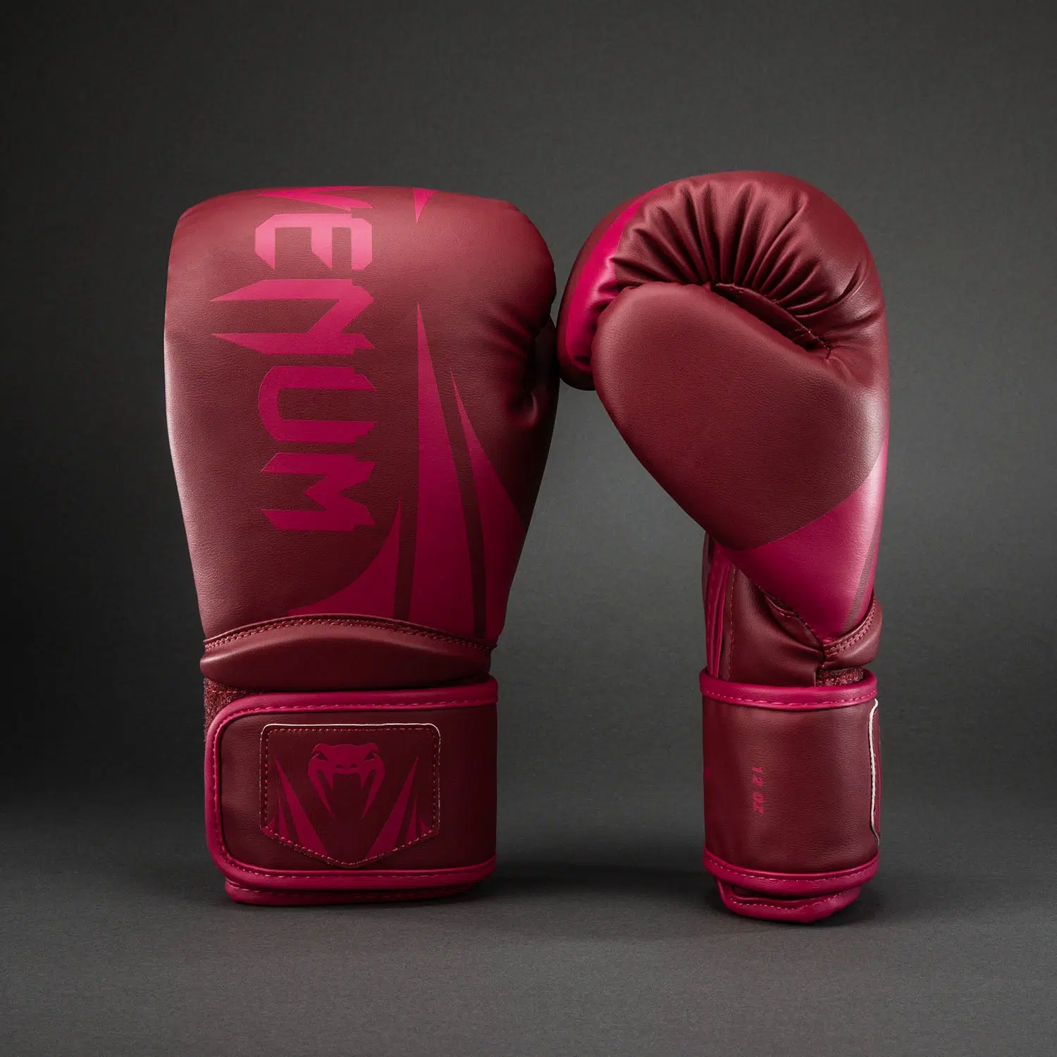 Venum Challenger 2.5 Boxing Gloves – Rasberry Pink преден изглед.