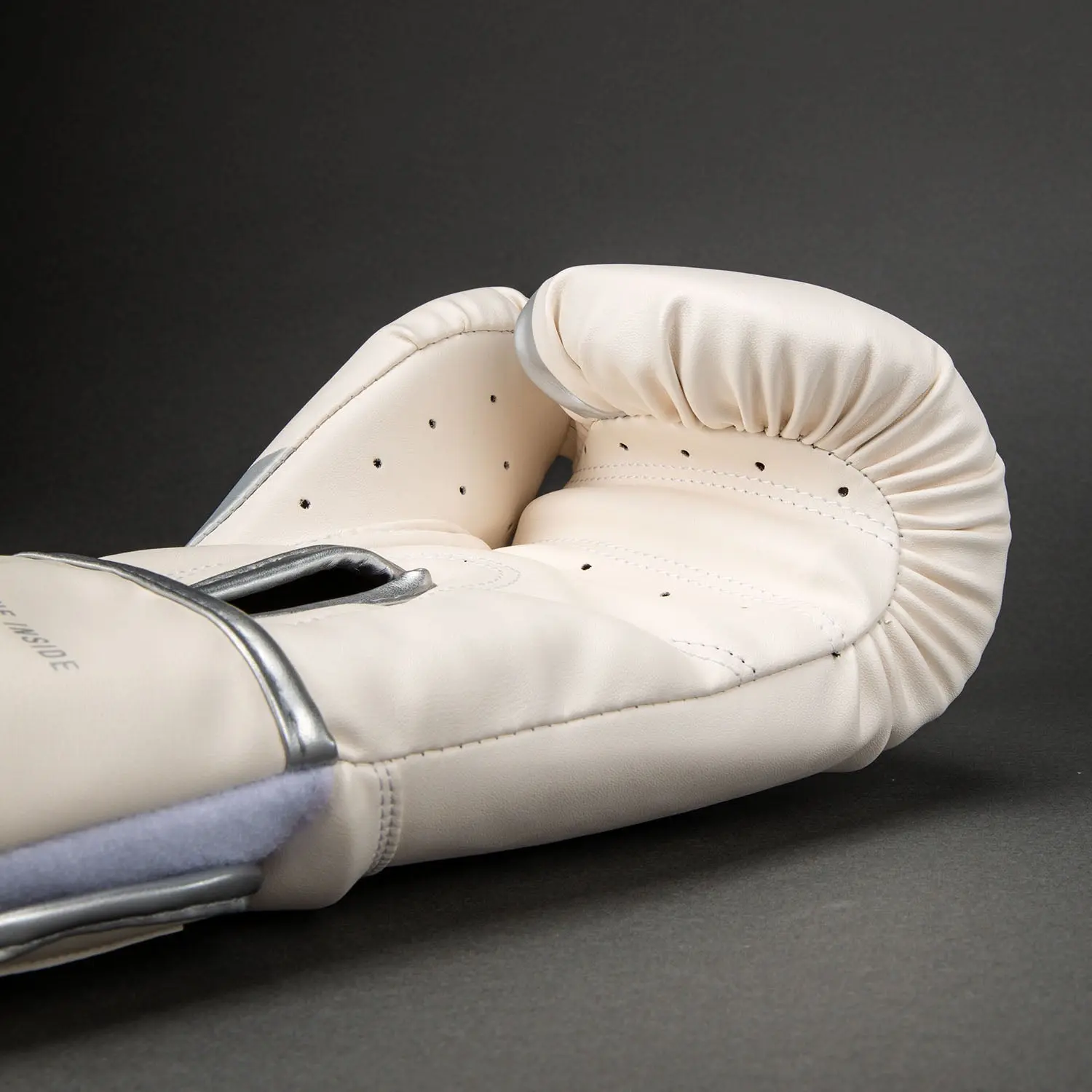 Venum Challenger 2.5 Boxing Gloves – White/Silver страничен изглед