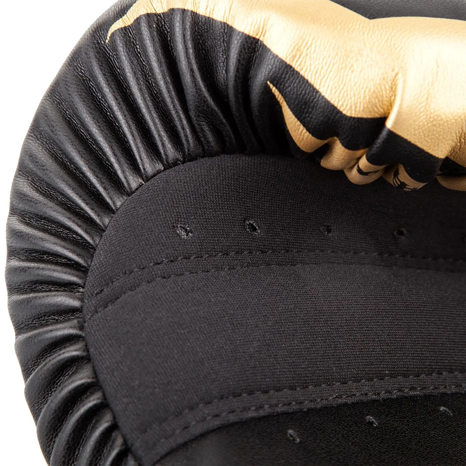 Venum Challenger 3.0 Boxing Gloves - Black/Gold детайл означение "Designed in France"