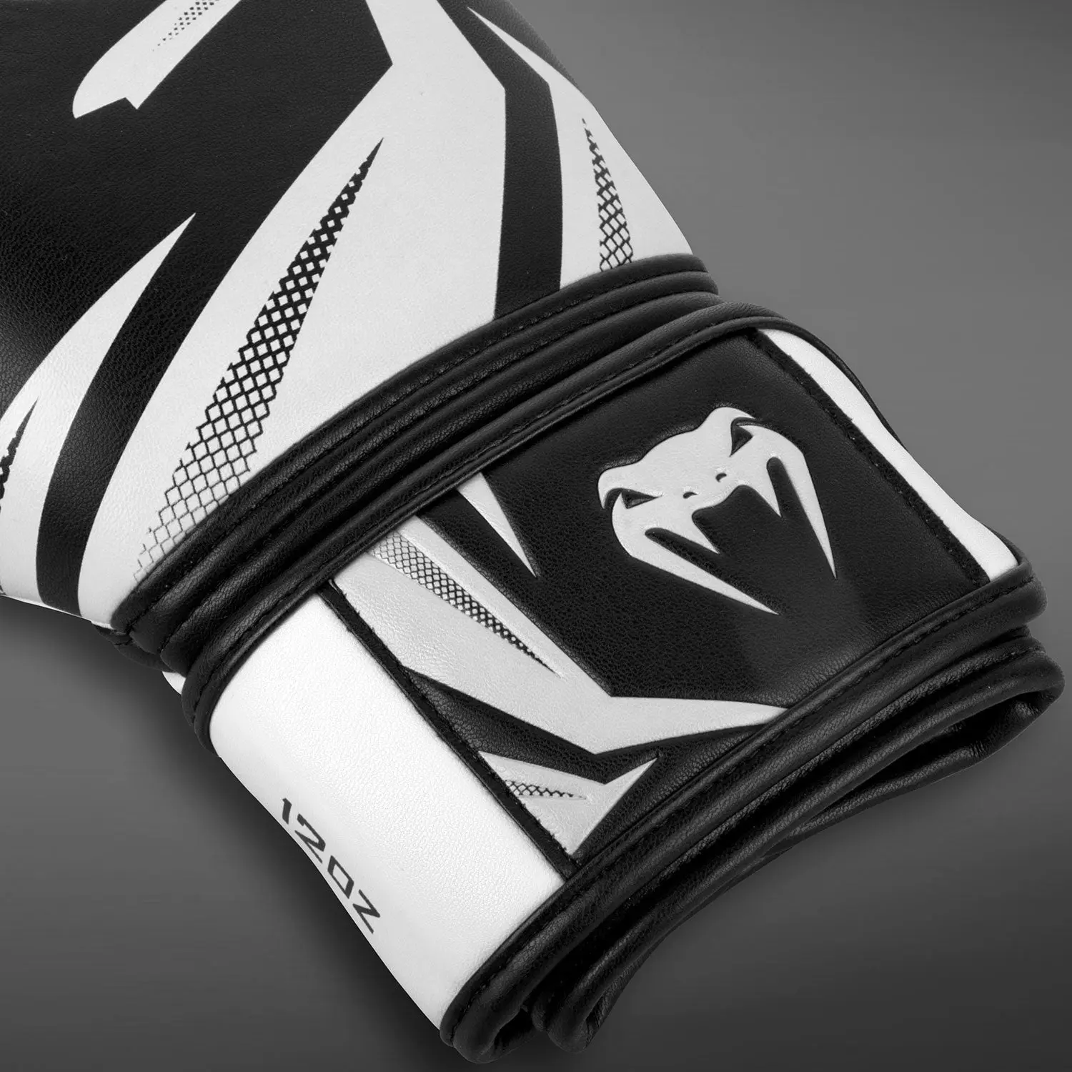 Venum Challenger 3.0 Boxing Gloves - Black/White детайл логото на Venom