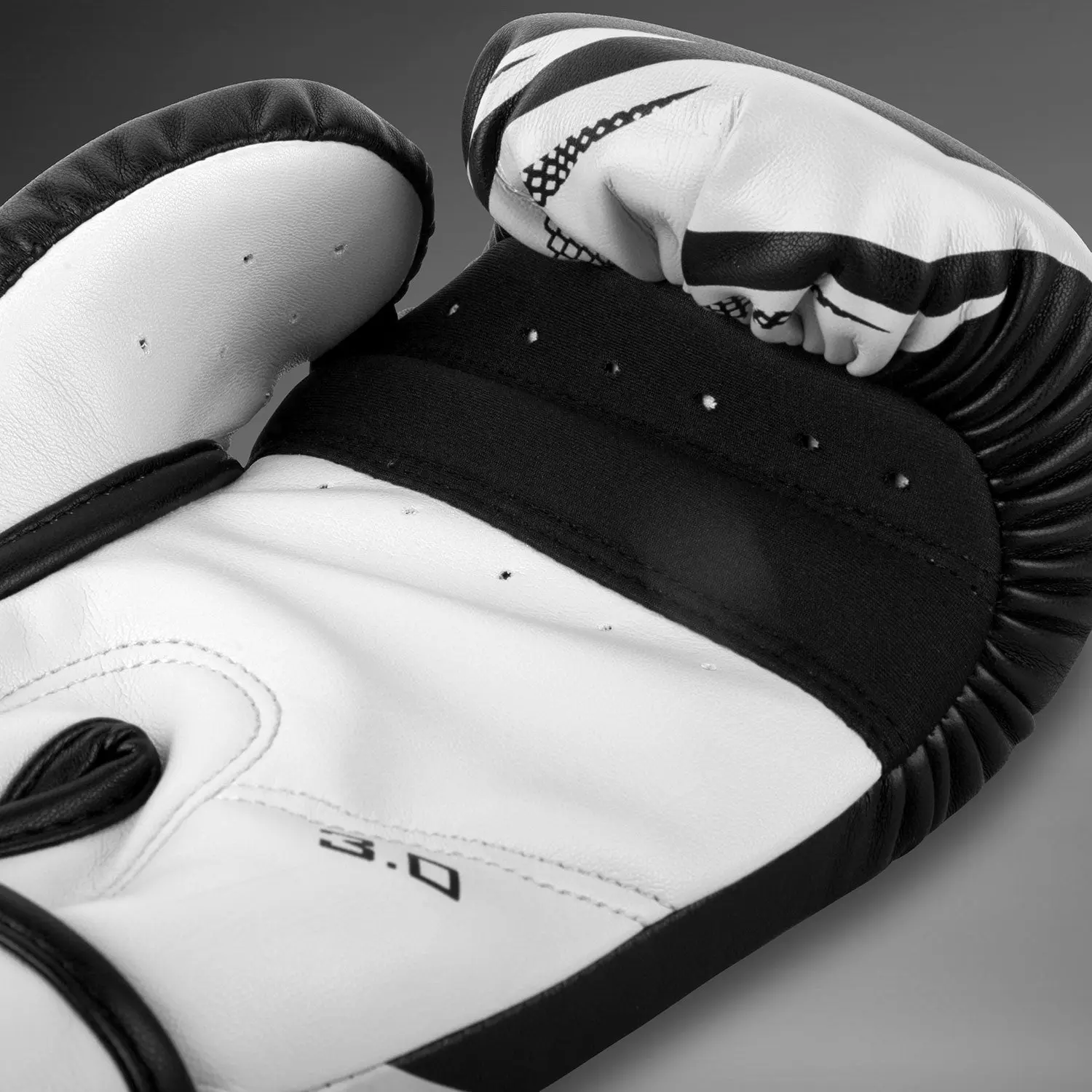 Venum Challenger 3.0 Boxing Gloves - Black/White детайл вътрешност
