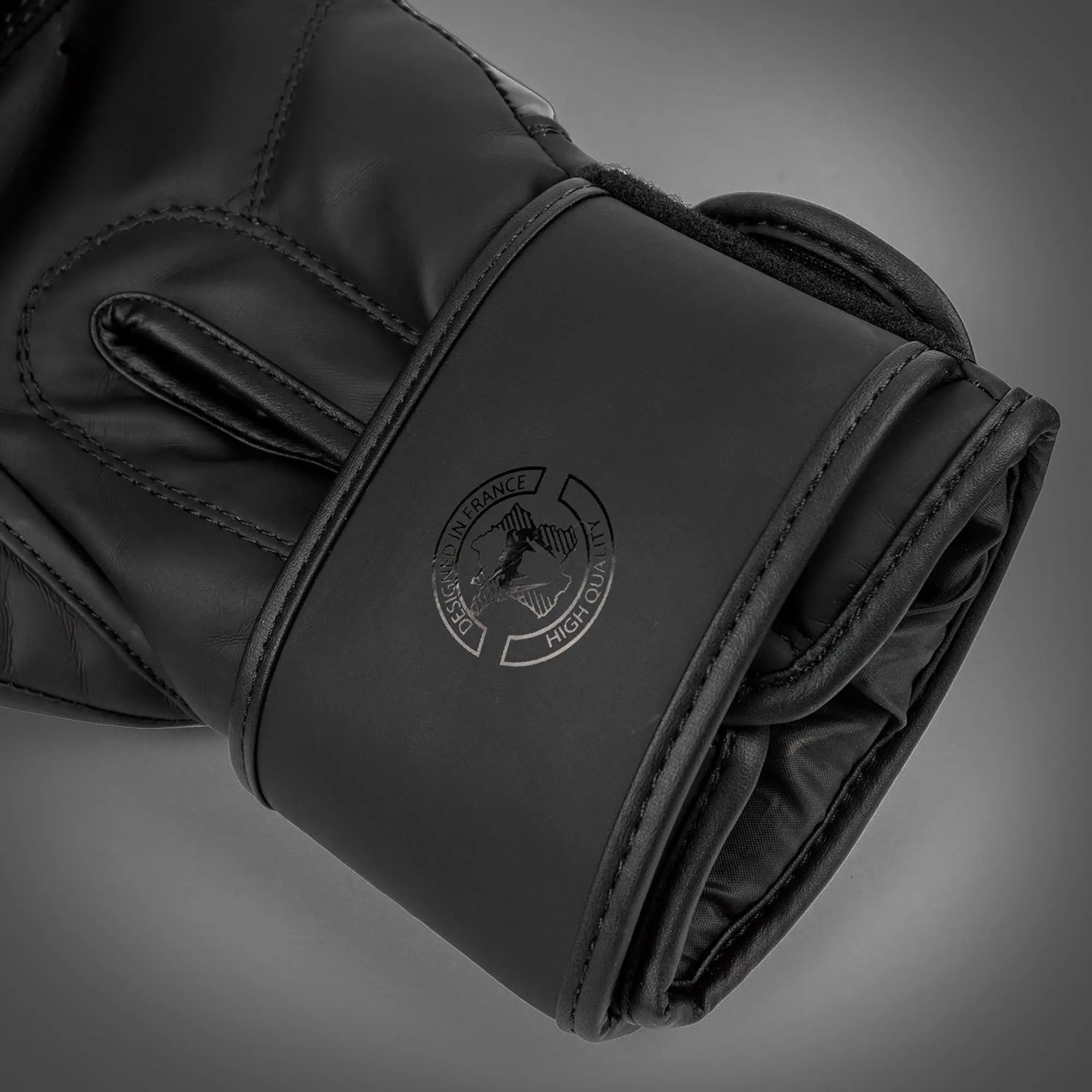 Venum Challenger 3.0 Shockwave Boxing Gloves - Black лого