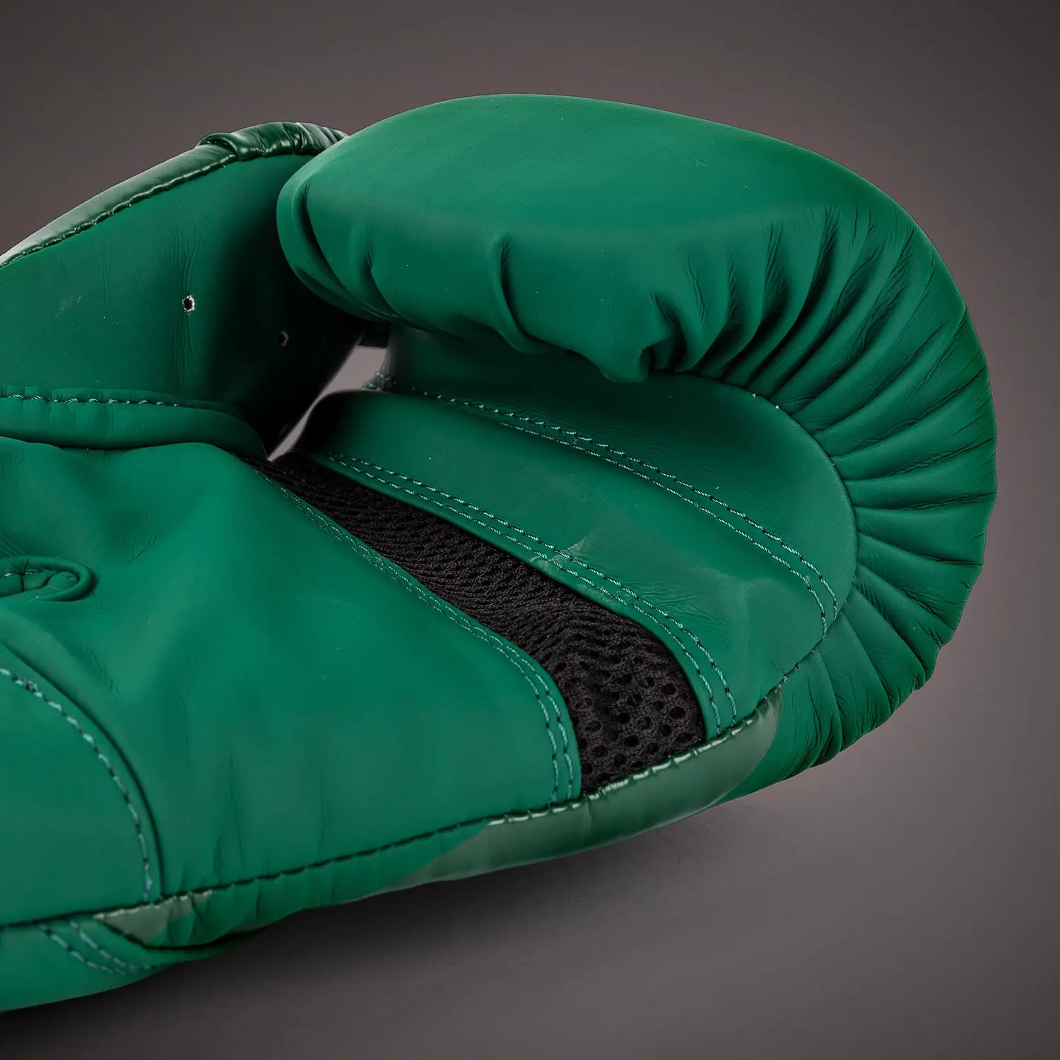 Venum Challenger 4.0 Boxing Gloves - Army Green, детайл от текстил
