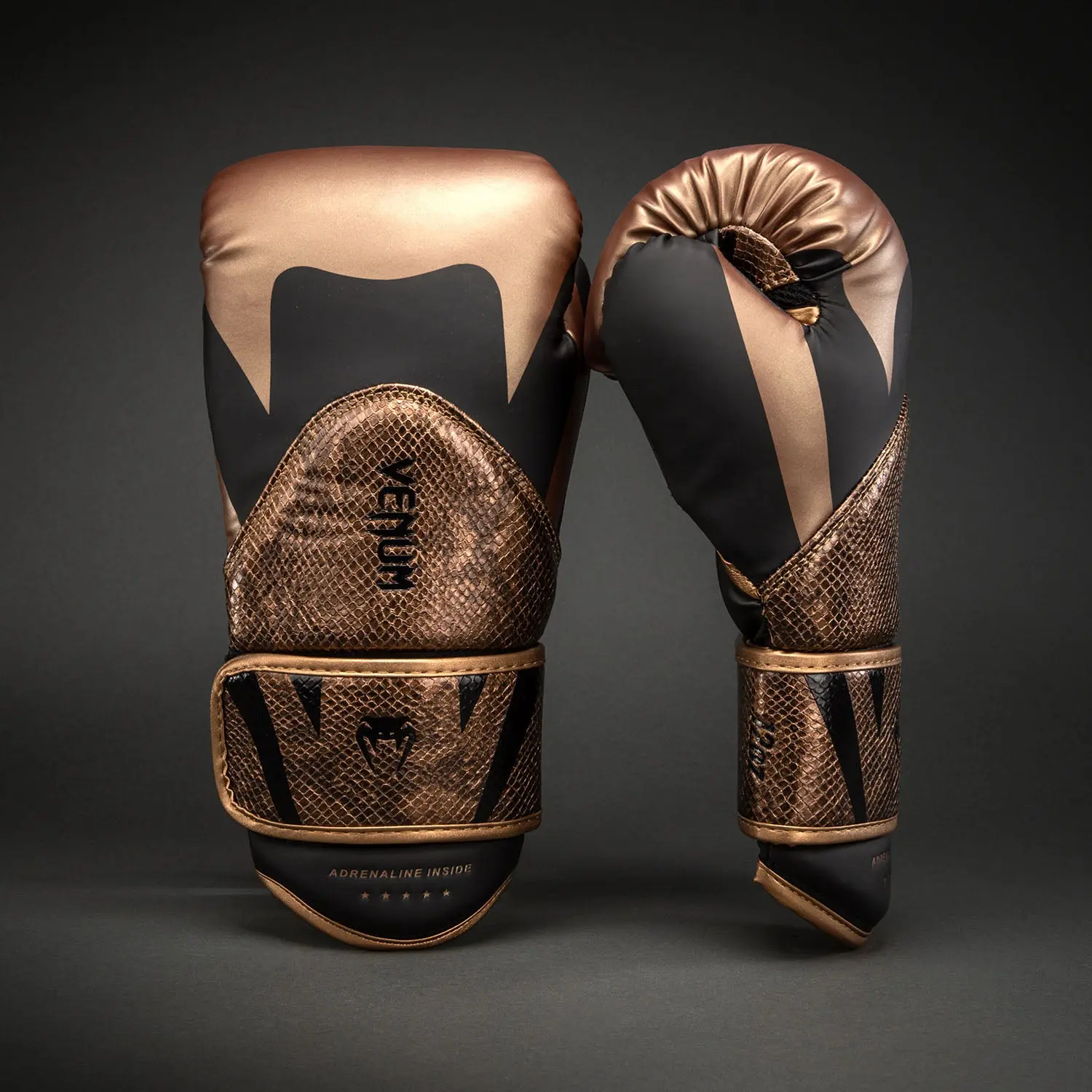 Venum Challenger 4.0 Scales Boxing Gloves - Brown/Black - две ръкавици една до друга