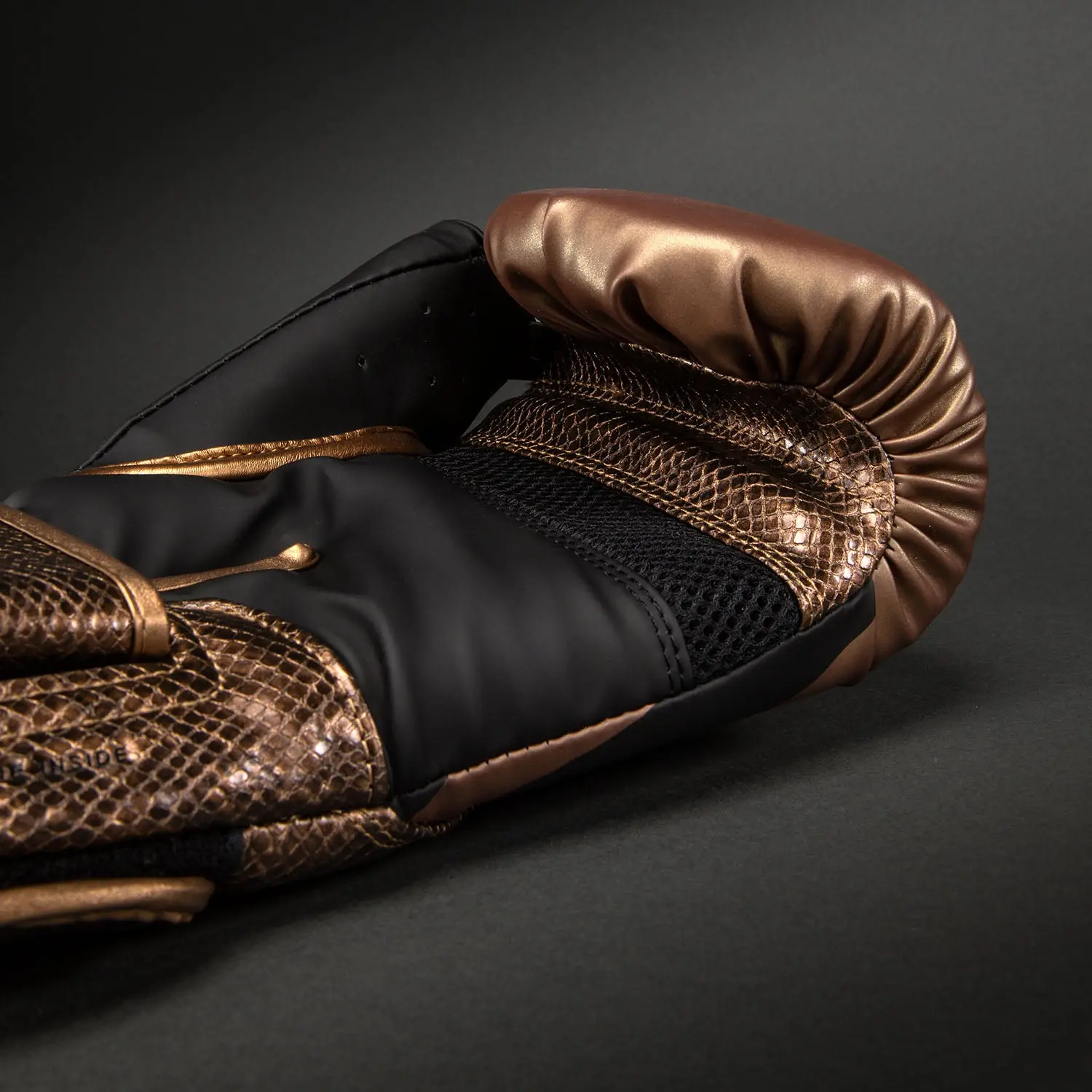 Venum Challenger 4.0 Scales Boxing Gloves - Brown/Black страничен изглед