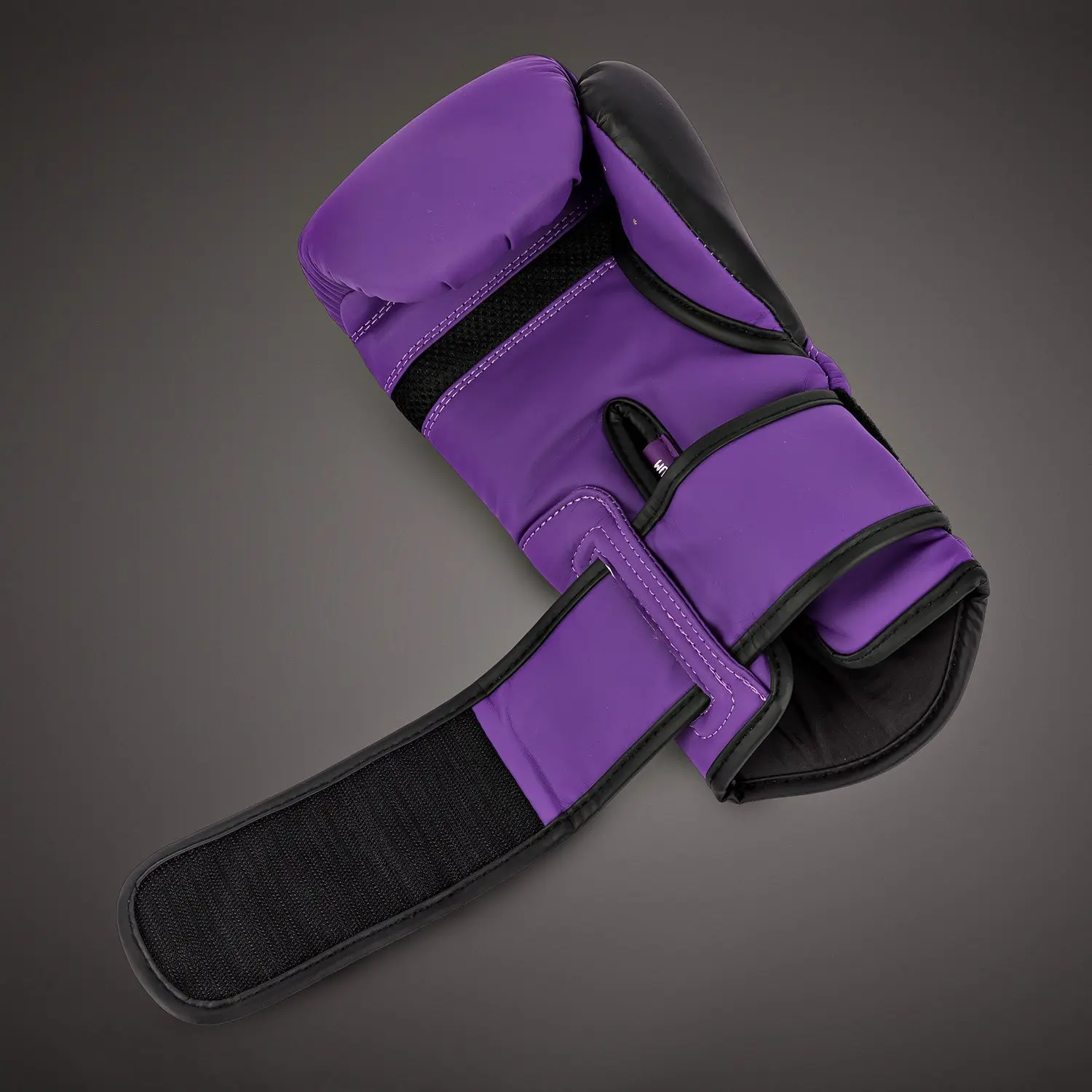 Venum Challenger 4.0 Boxing Gloves - Dark Purple, отворена ръкавица
