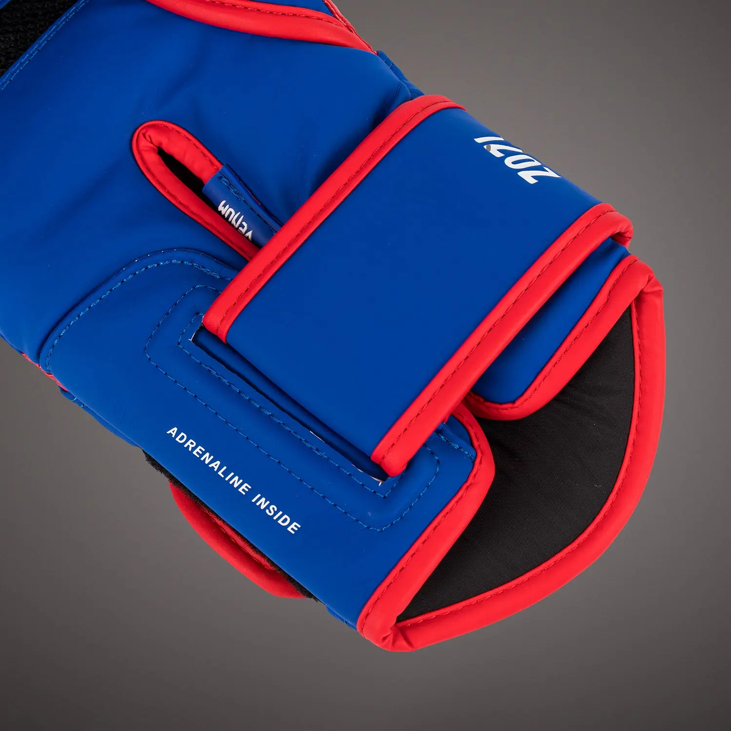 Venum Challenger 4.0 Boxing Gloves - Royal Blue, детайл закопчаване