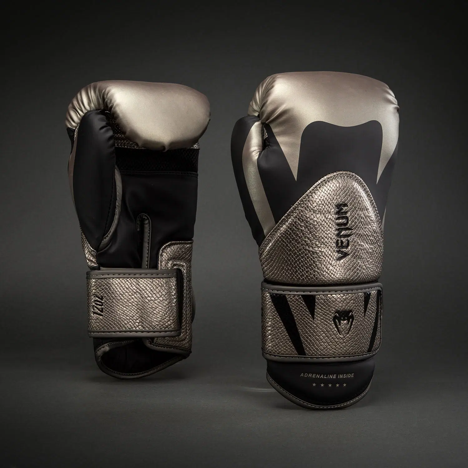 Venum Challenger 4.0 Scales Boxing Gloves - Silver/Black, преден изглед