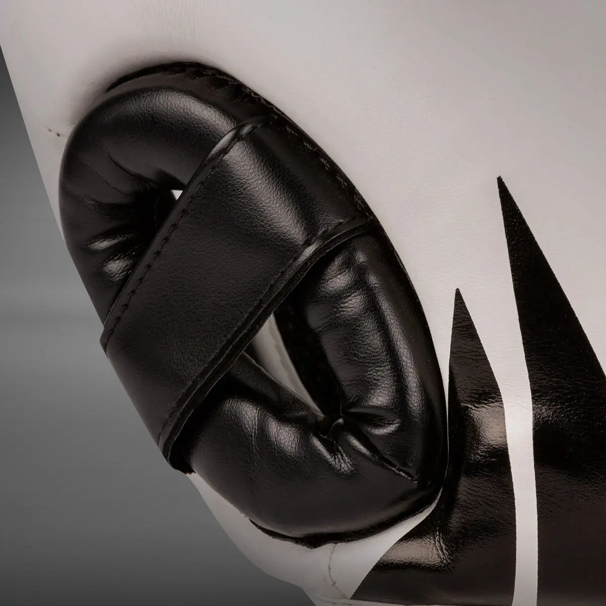 Venum Challenger Kids Headgear - Black/White детайл на ухото