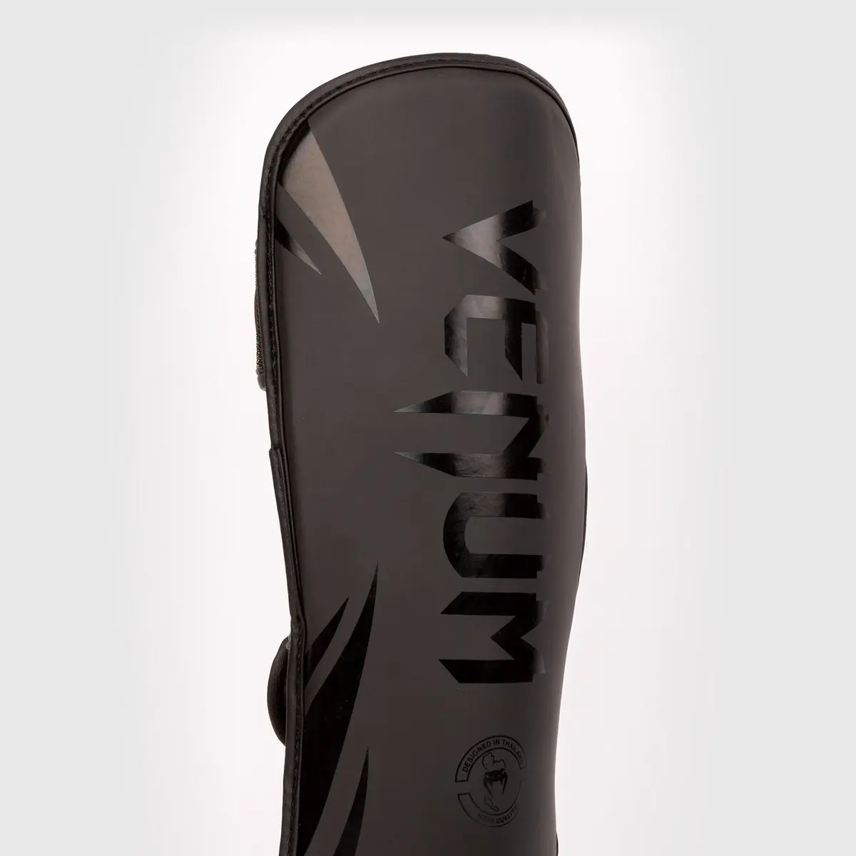 Venum Challenger Kids Shin Guards - Black/Black детайл на предната част