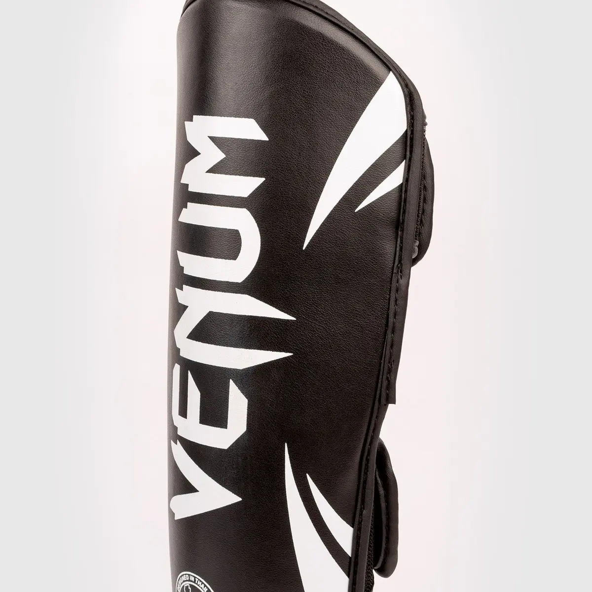 Venum Challenger Kids Shin Guards - Black/White страничен изглед