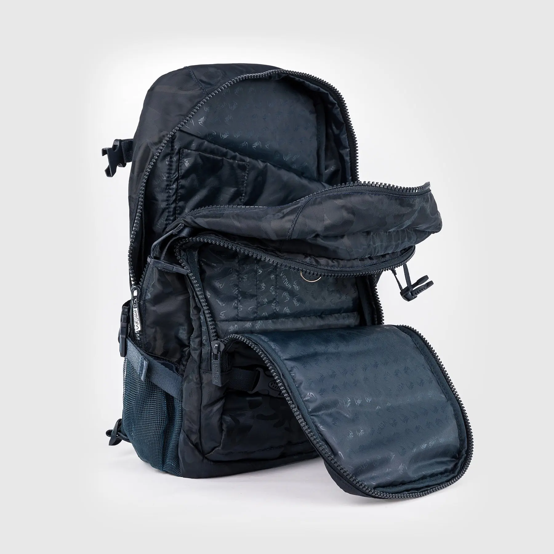 Venum Challenger Pro BackPack (20-25L) - Camo/Blue, отворен и празен