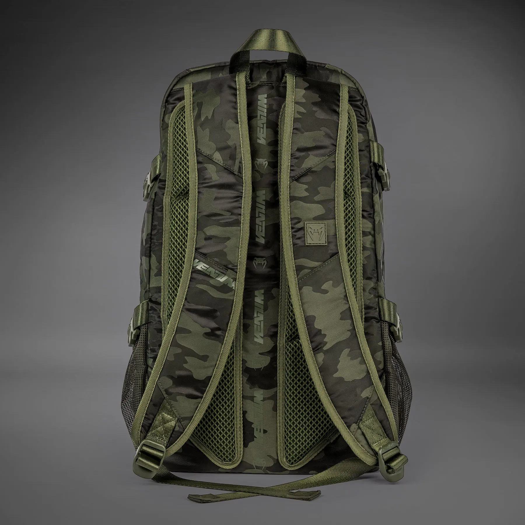Venum Challenger Pro BackPack (20-25L) - Khaki/Camo, заден изглед с презрамки
