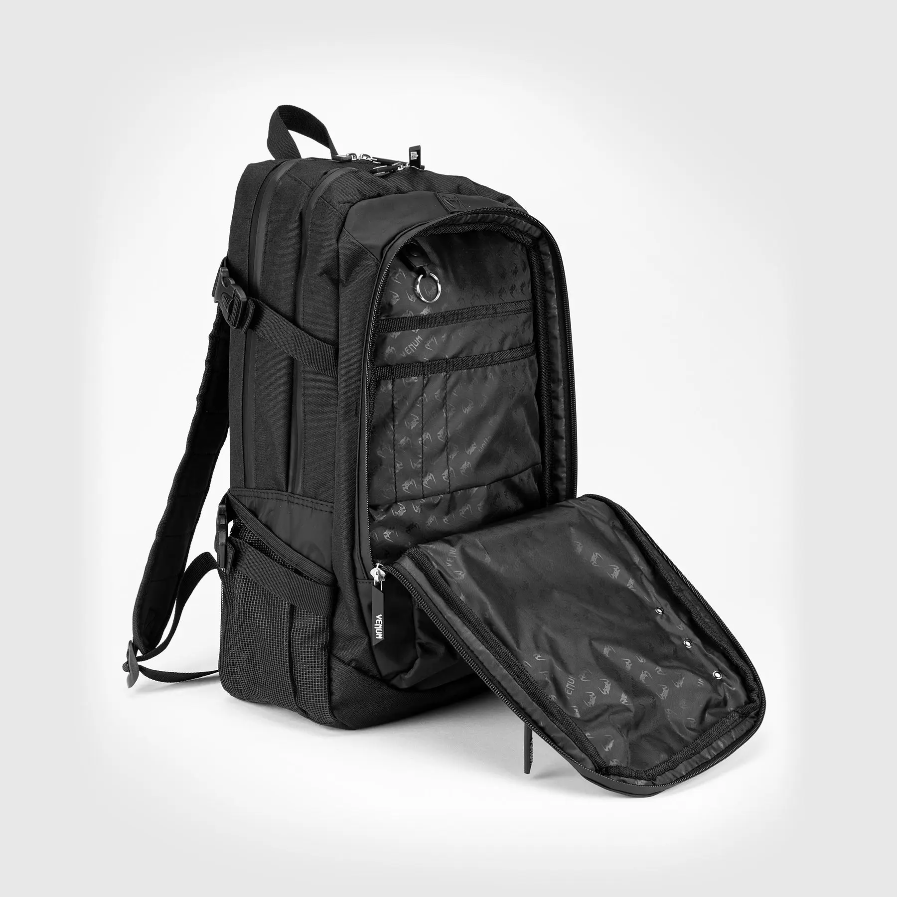 Venum Challenger Pro Evo BackPack (20-25L) - Black, отворен преден джоб