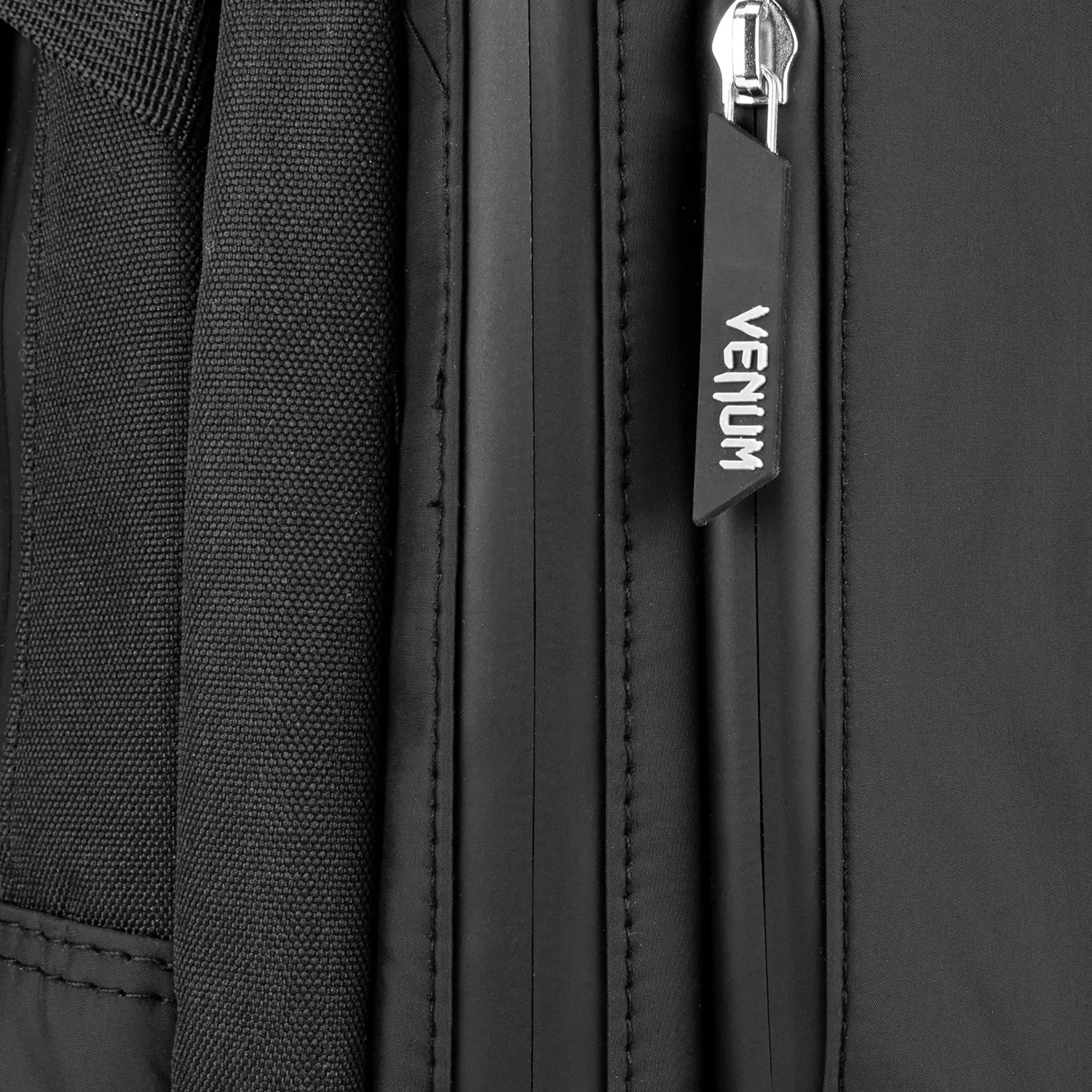 Venum Challenger Pro Evo BackPack (20-25L) - Black, детайл на цип