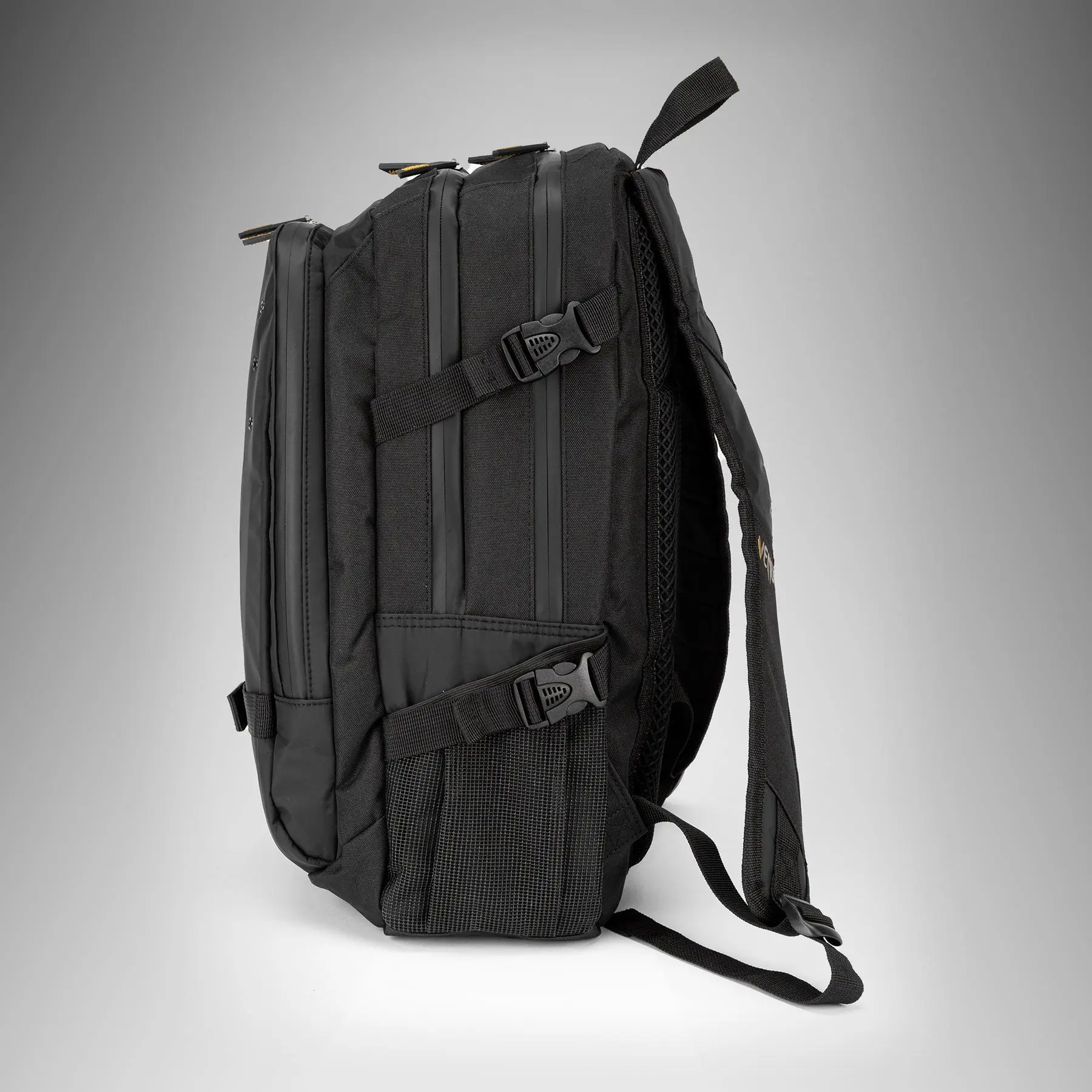 Venum Challenger Pro Evo BackPack (20-25L) - Black/Gold страничен изглед на детайл
