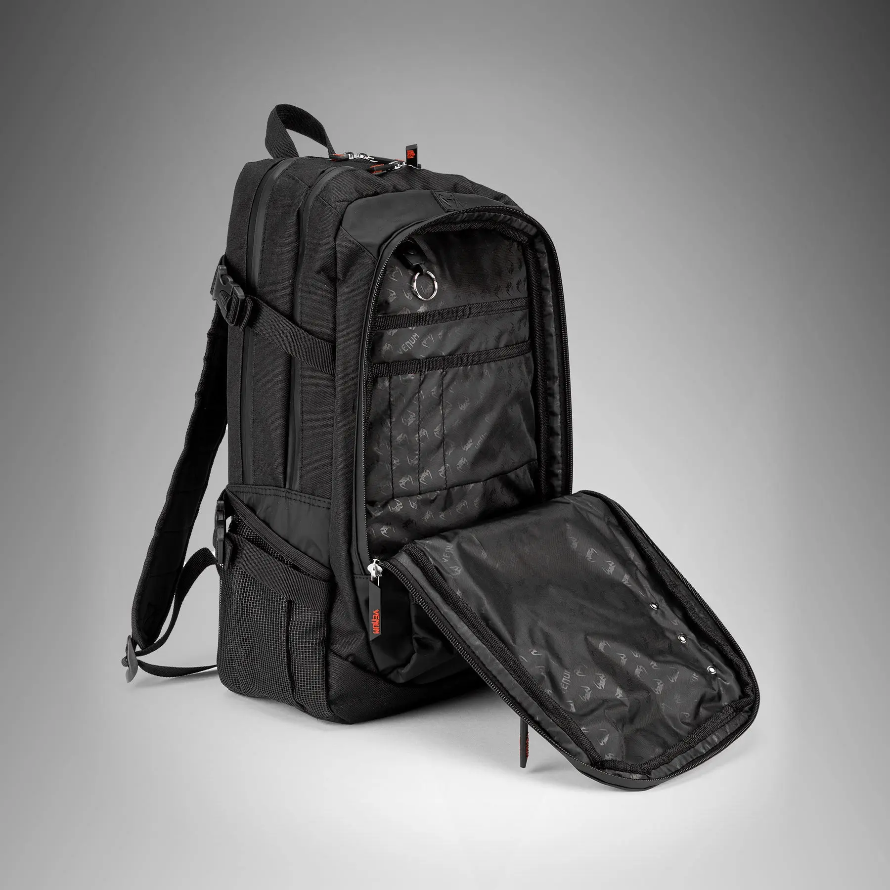 Venum Challenger Pro Evo BackPack (20-25L) - Black/Red, отворена предна част